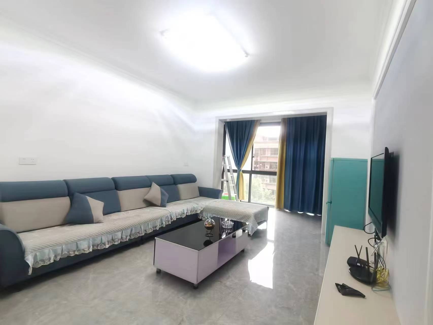 香格里拉 2室2厅1卫 1500.0元/月 香格里拉 2室2厅1卫 1500.0元/月室内图