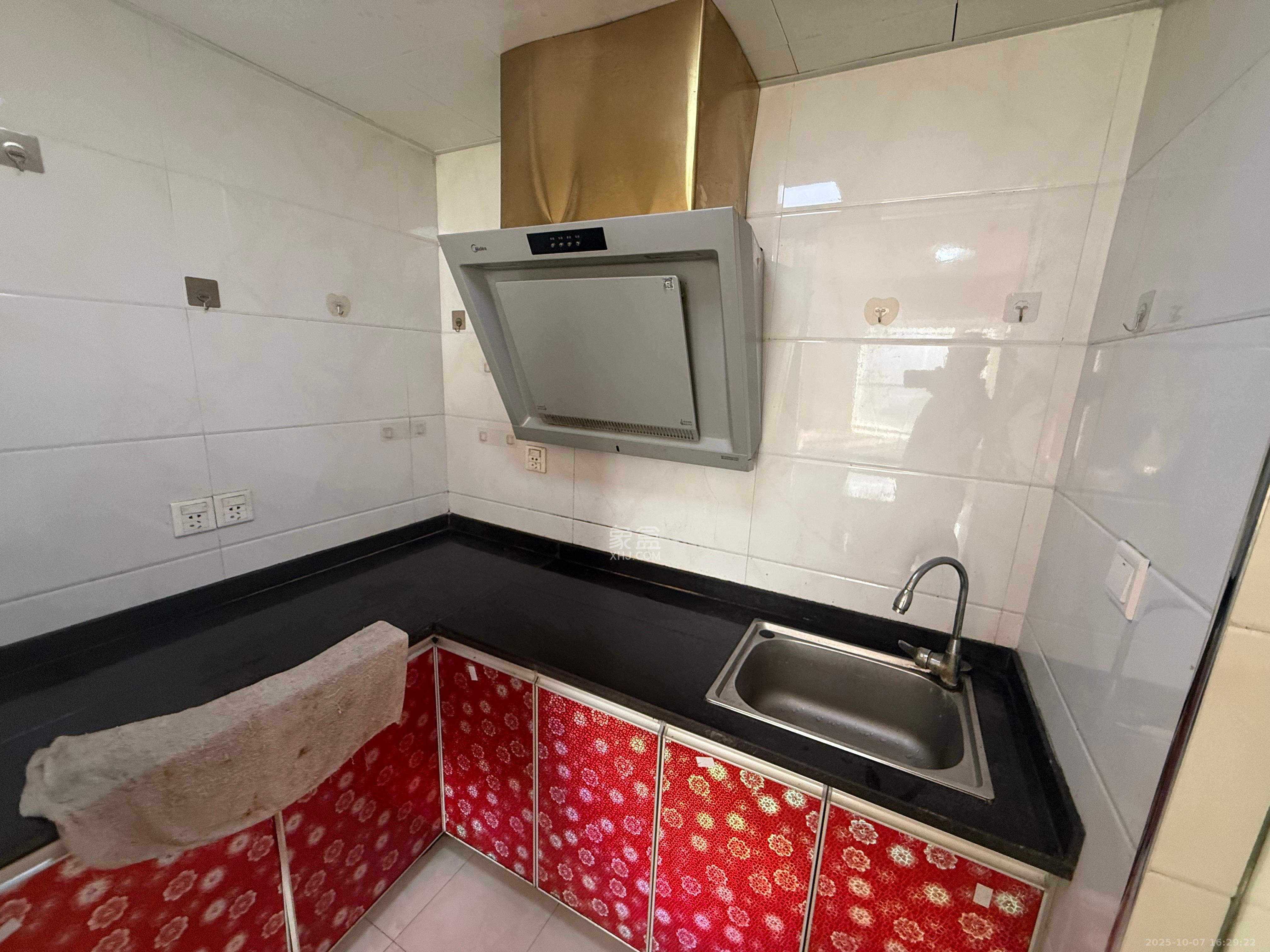 三重星都心  1室1厅1卫    1600.0元/月室内图