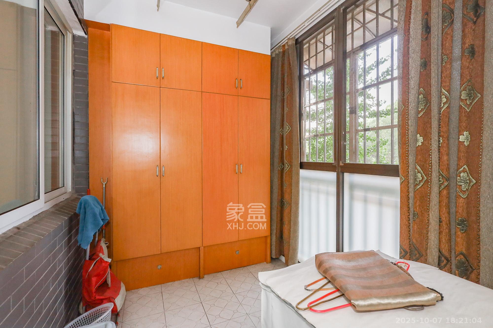 金麓西岸和苑 2室2厅1卫 55.0万 金麓西岸和苑 2室2厅1卫 55.0万阳台