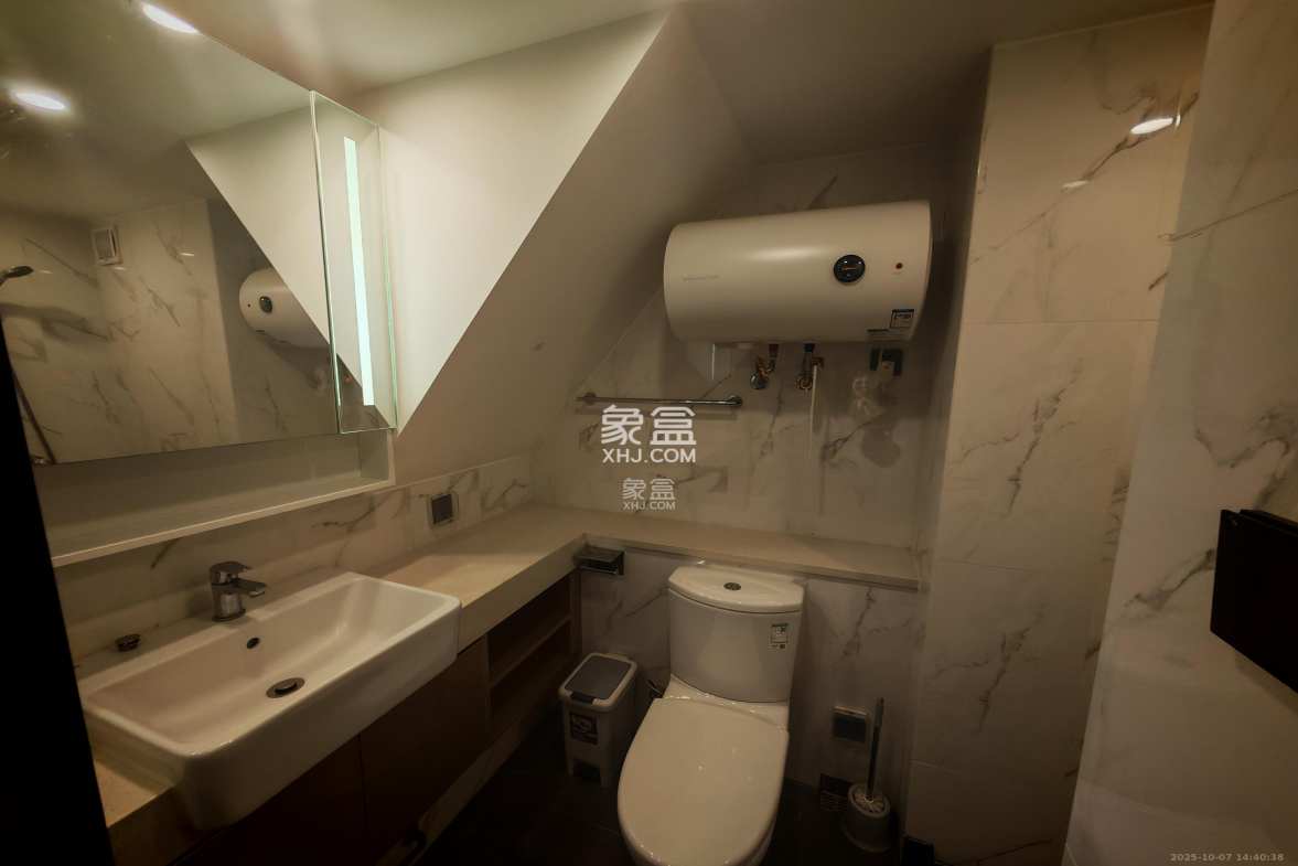 达美寰宇中心 2室1厅1卫 2500.0元/月 达美寰宇中心 2室1厅1卫 2500.0元/月室内图