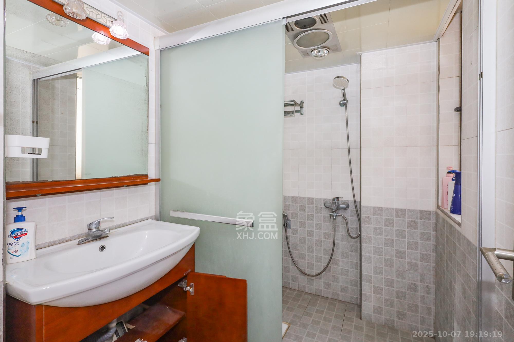 旭辉藏郡（藏郡、旭湘华府)  3室2厅1卫    228.0万卫生间