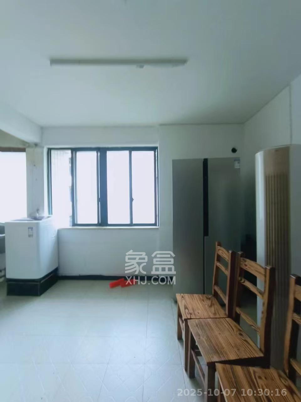 中国铝业单位宿舍 1室2厅1卫 4000.0元/月 中国铝业单位宿舍 1室2厅1卫 4000.0元/月室内图