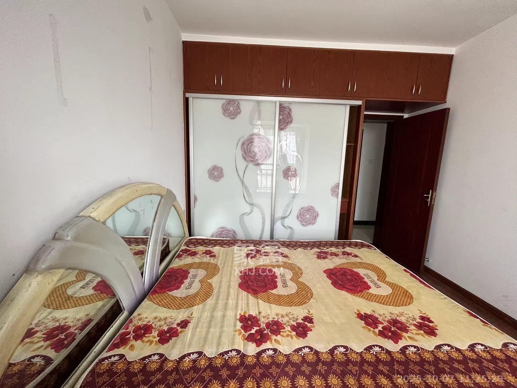 恒广国际景园一二区 3室2厅2卫 2500.0元/月 恒广国际景园一二区 3室2厅2卫 2500.0元/月室内图