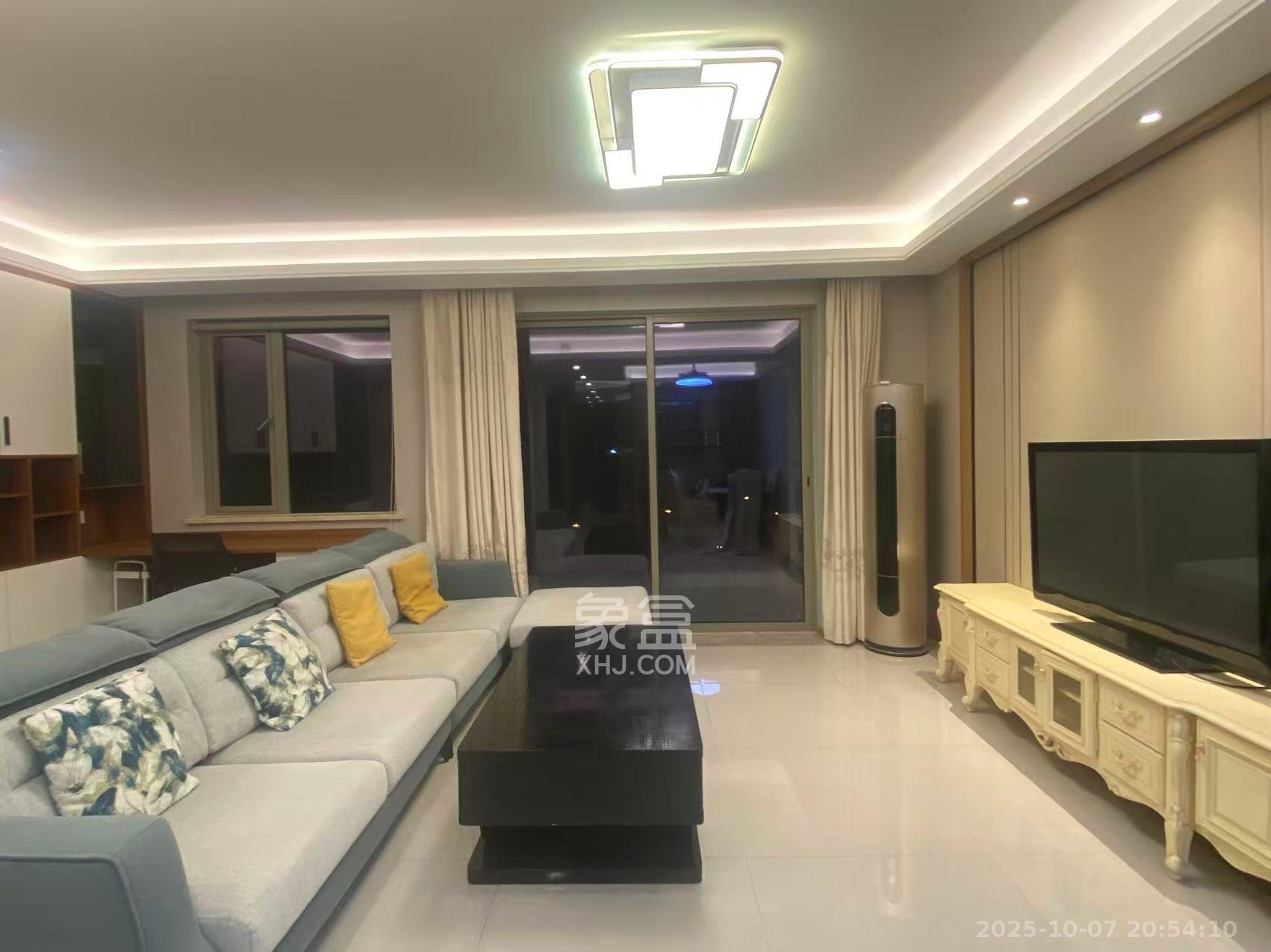 梅溪湖金茂湾  3室2厅2卫    4000.0元/月室内图