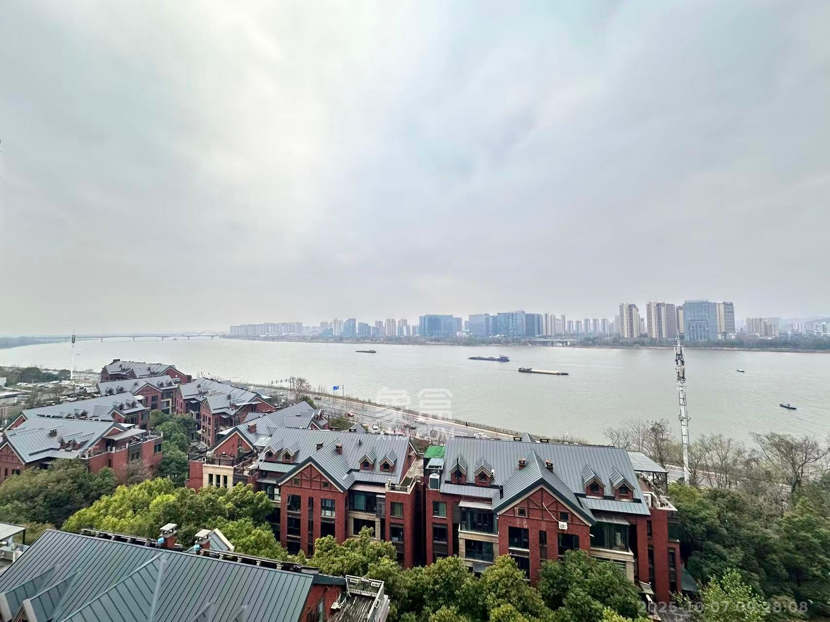 万科紫台  3室2厅1卫    6000.0元/月室内图