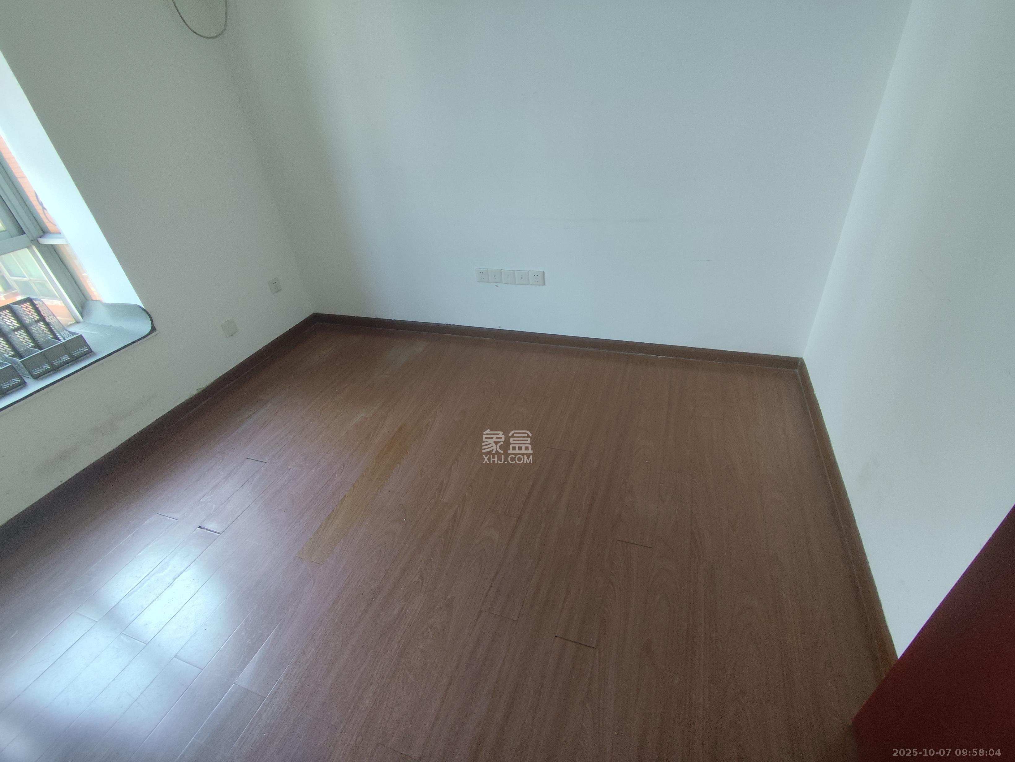 湖南财富中心  3室2厅2卫    4500.0元/月 湖南财富中心  3室2厅2卫    4500.0元/月室内图