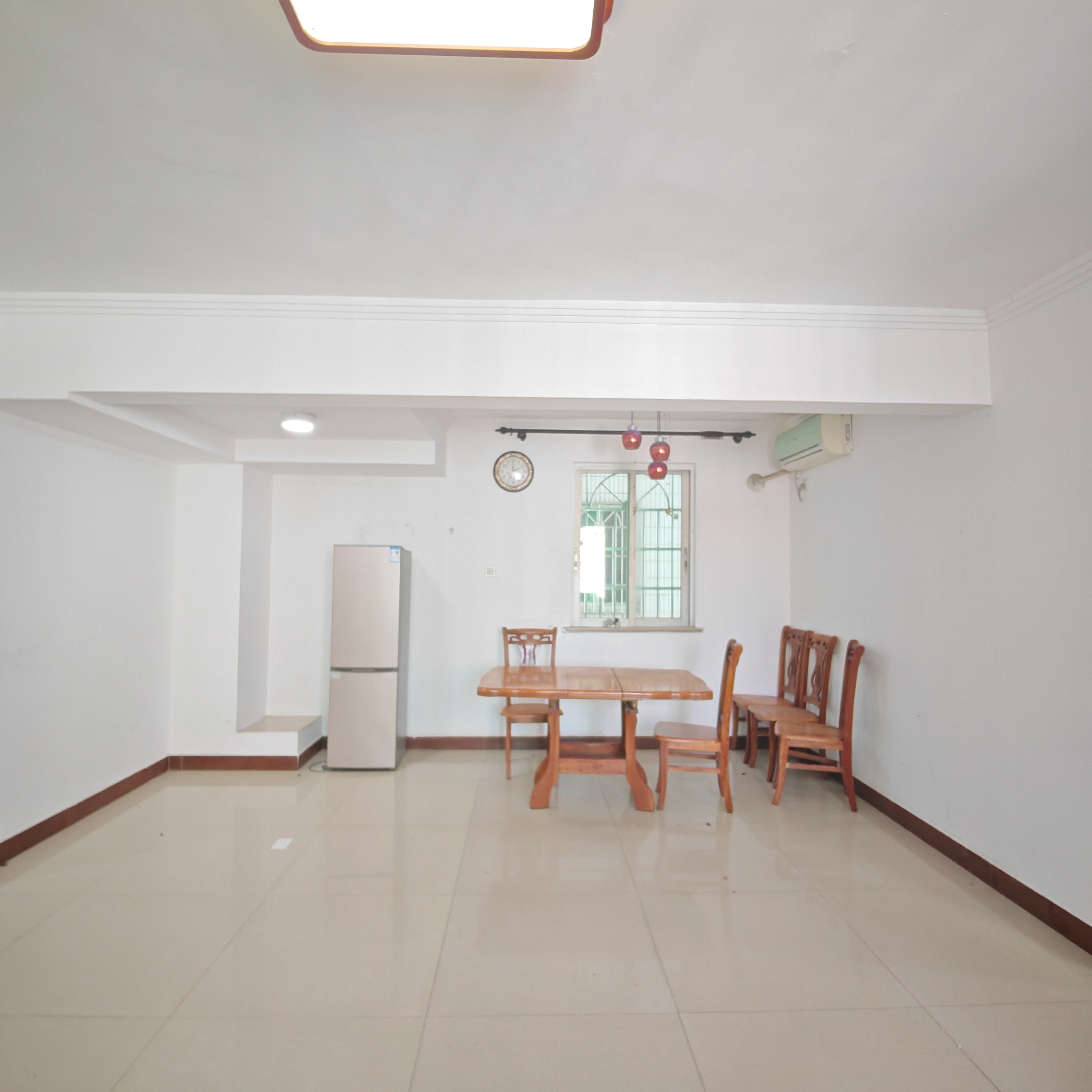 龙华商城  3室1厅1卫    102.0万客厅