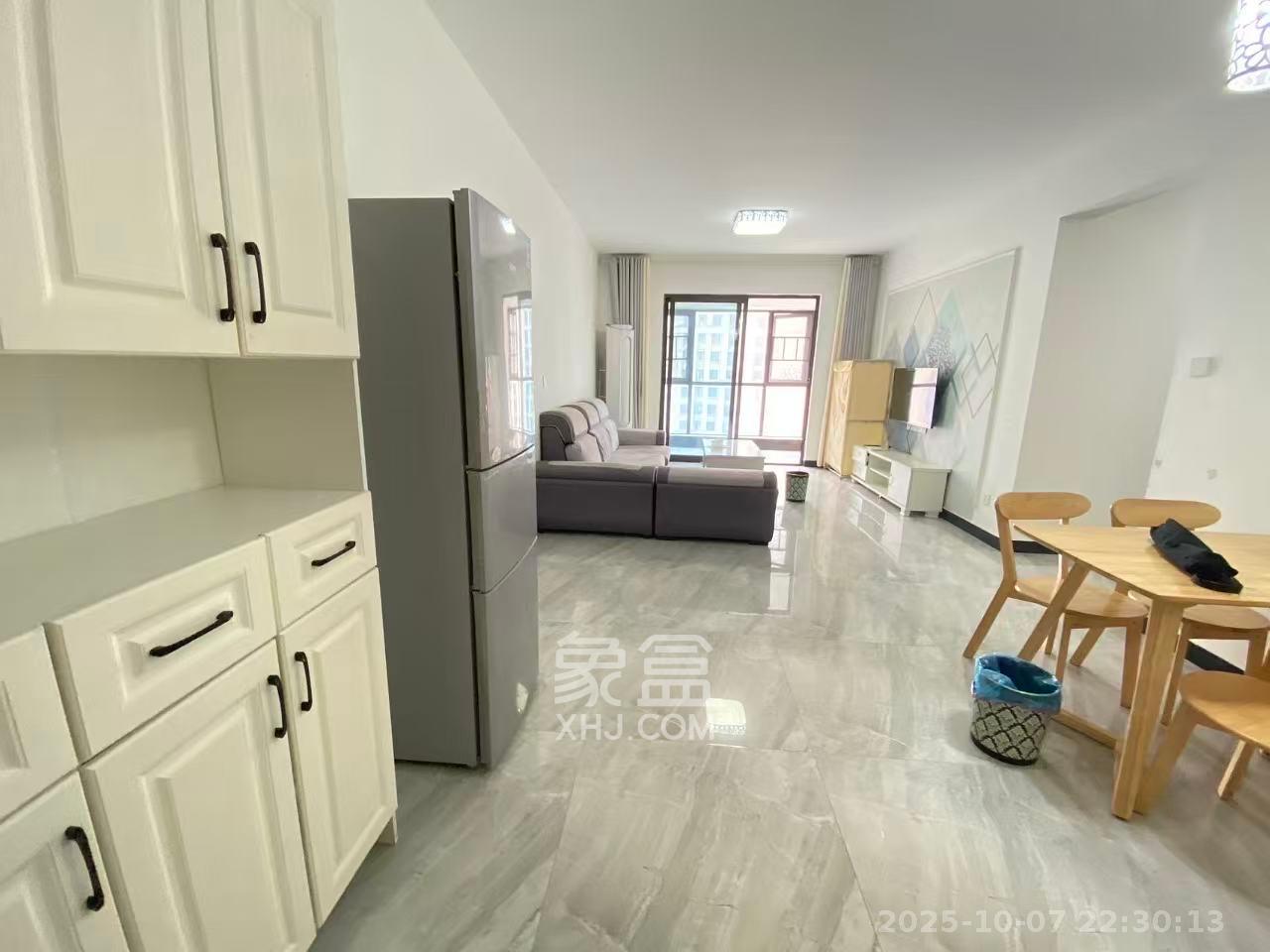 卓越浅水湾  3室1厅2卫    2300.0元/月 卓越浅水湾  3室1厅2卫    2300.0元/月室内图