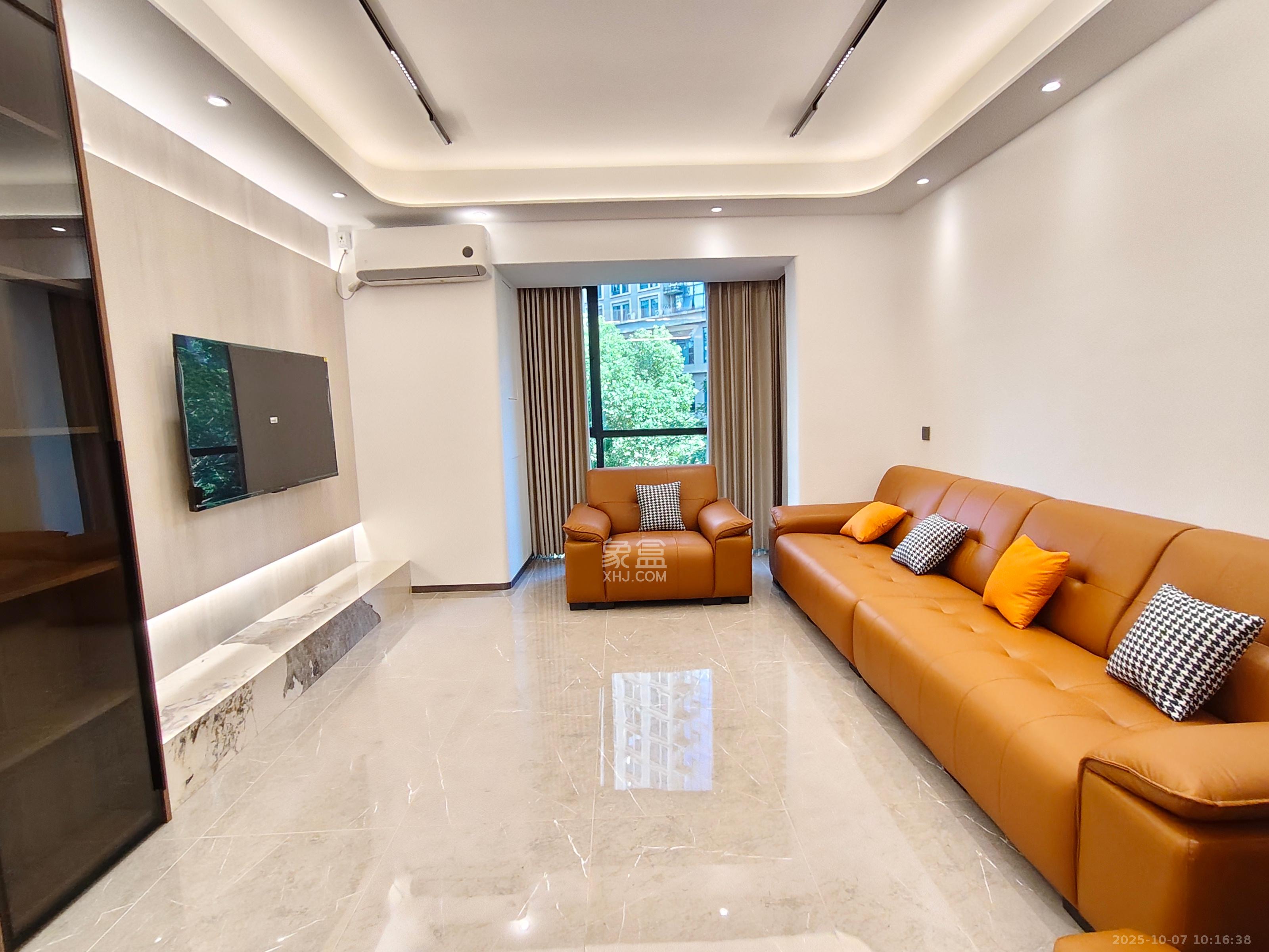 融圣国际 2室2厅1卫 3500.0元/月 融圣国际 2室2厅1卫 3500.0元/月室内图