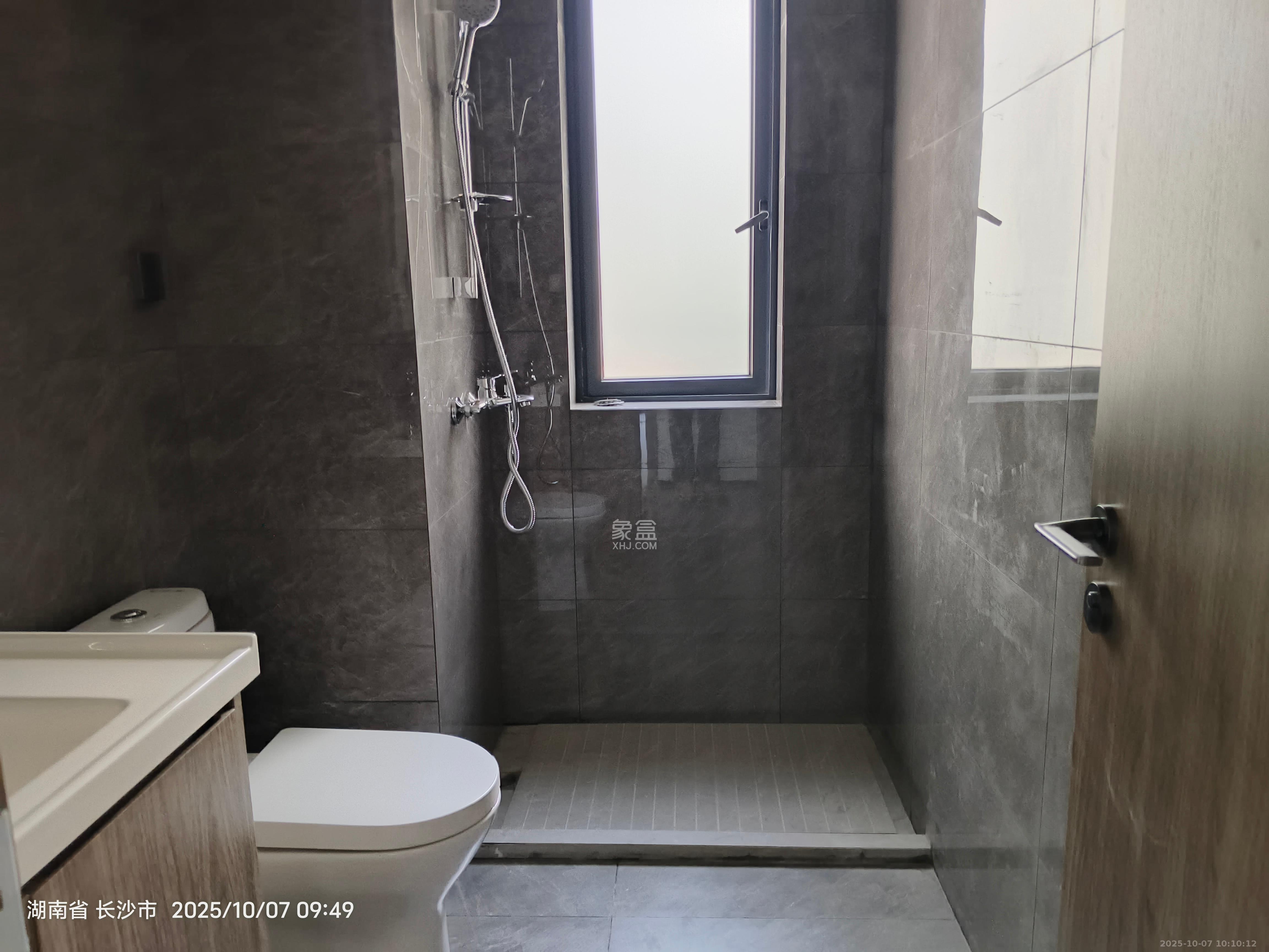 万科松湖天地  4室2厅2卫    4500.0元/月室内图