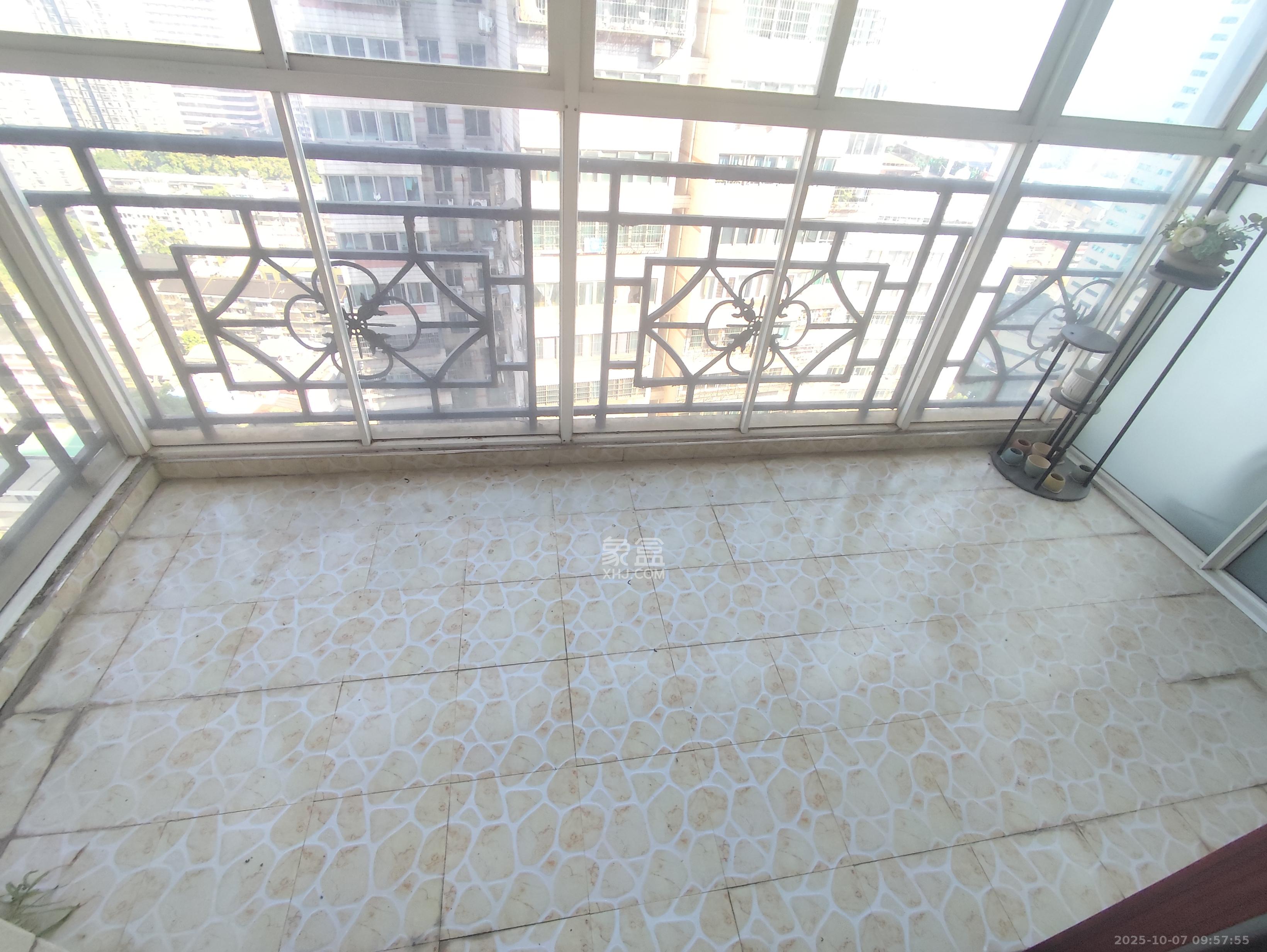 湖南财富中心  3室2厅2卫    4500.0元/月 湖南财富中心  3室2厅2卫    4500.0元/月室内图