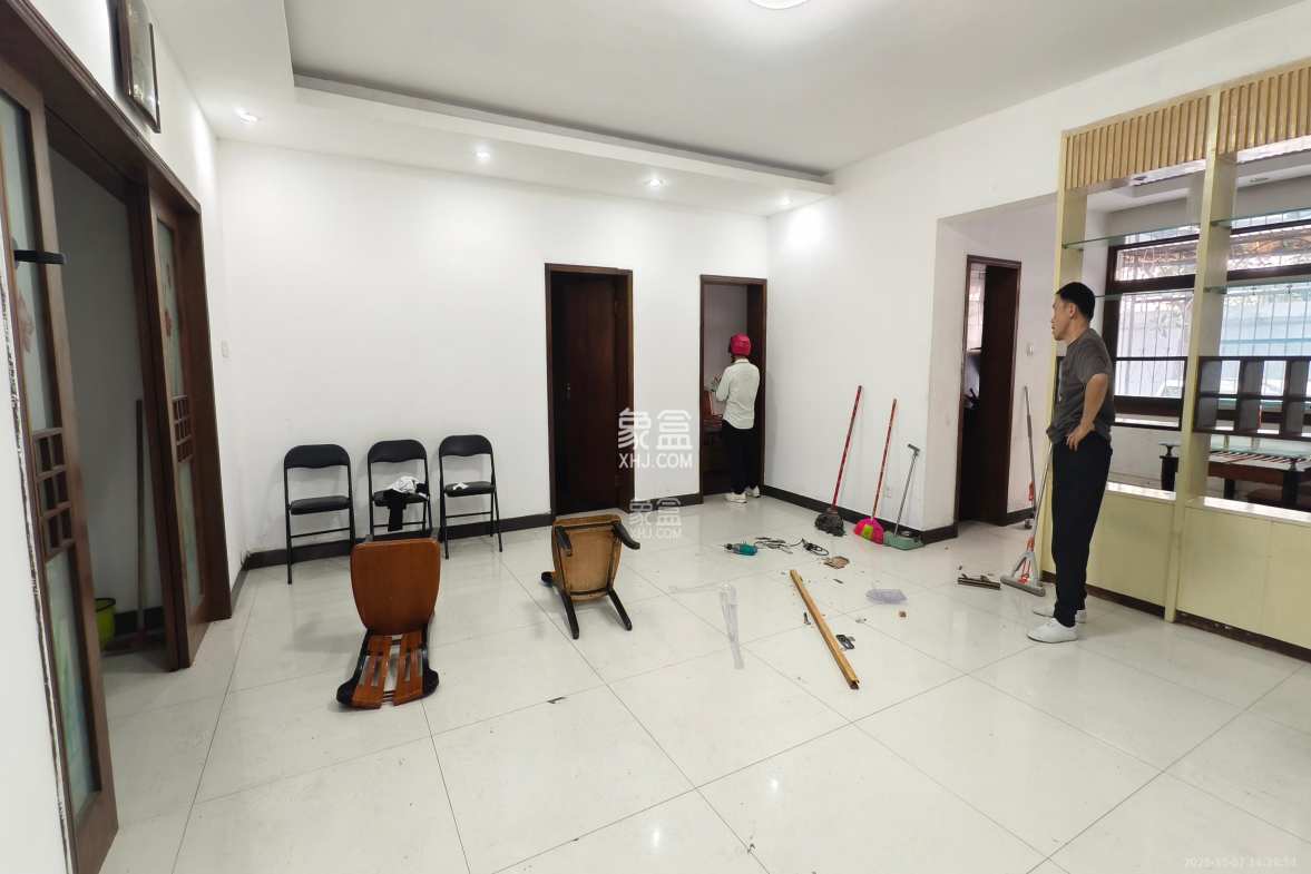 阿弥岭农村信用宿舍(阿弥岭路34号)  2室1厅1卫    1800.0元/月 阿弥岭农村信用宿舍(阿弥岭路34号)  2室1厅1卫    1800.0元/月室内图1