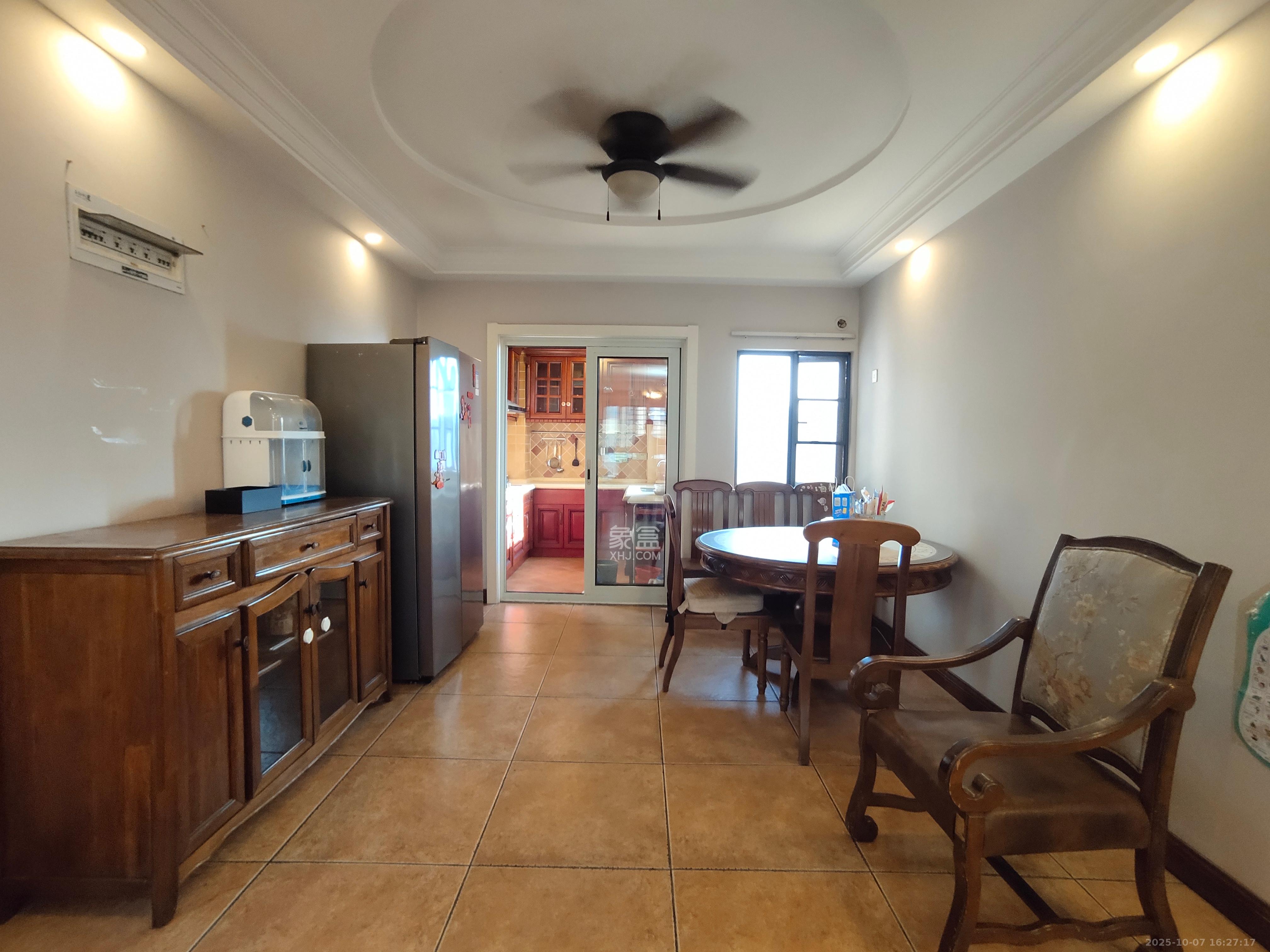 长房白沙湾 4室2厅2卫 3380.0元/月 长房白沙湾 4室2厅2卫 3380.0元/月室内图