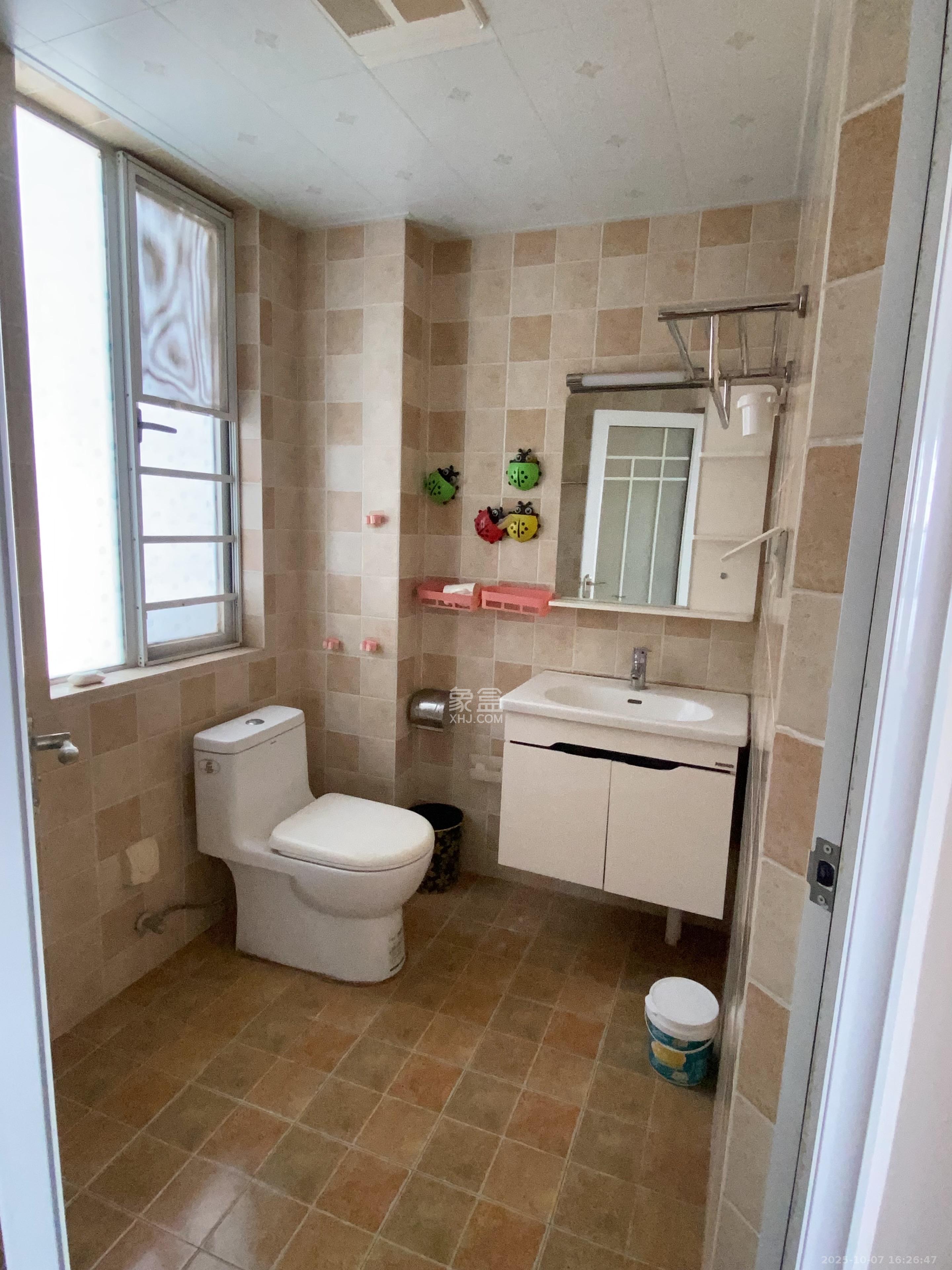 恒广国际景园一二区 3室0厅0卫 2300.0元/月 恒广国际景园一二区 3室0厅0卫 2300.0元/月室内图