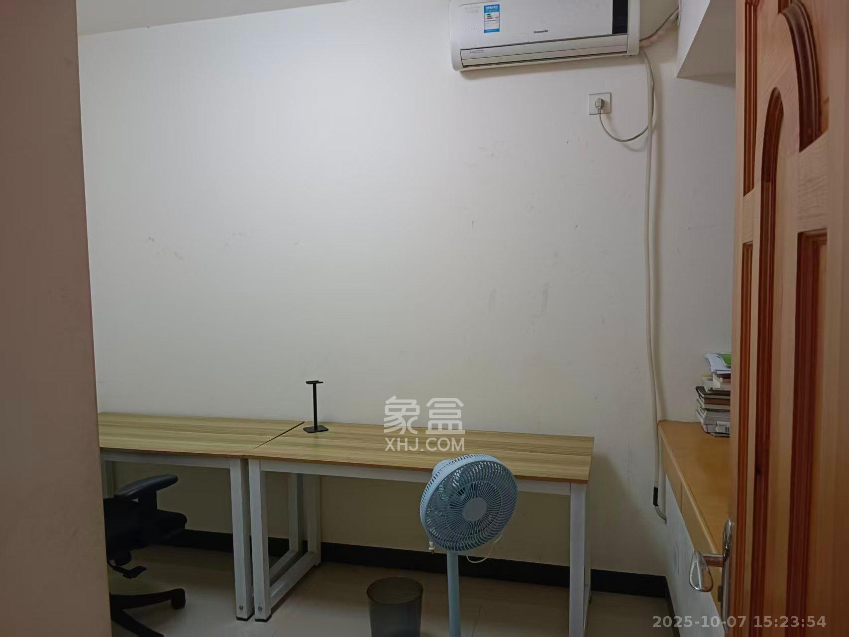 保利麓谷林语D区  2室2厅1卫    2000.0元/月室内图