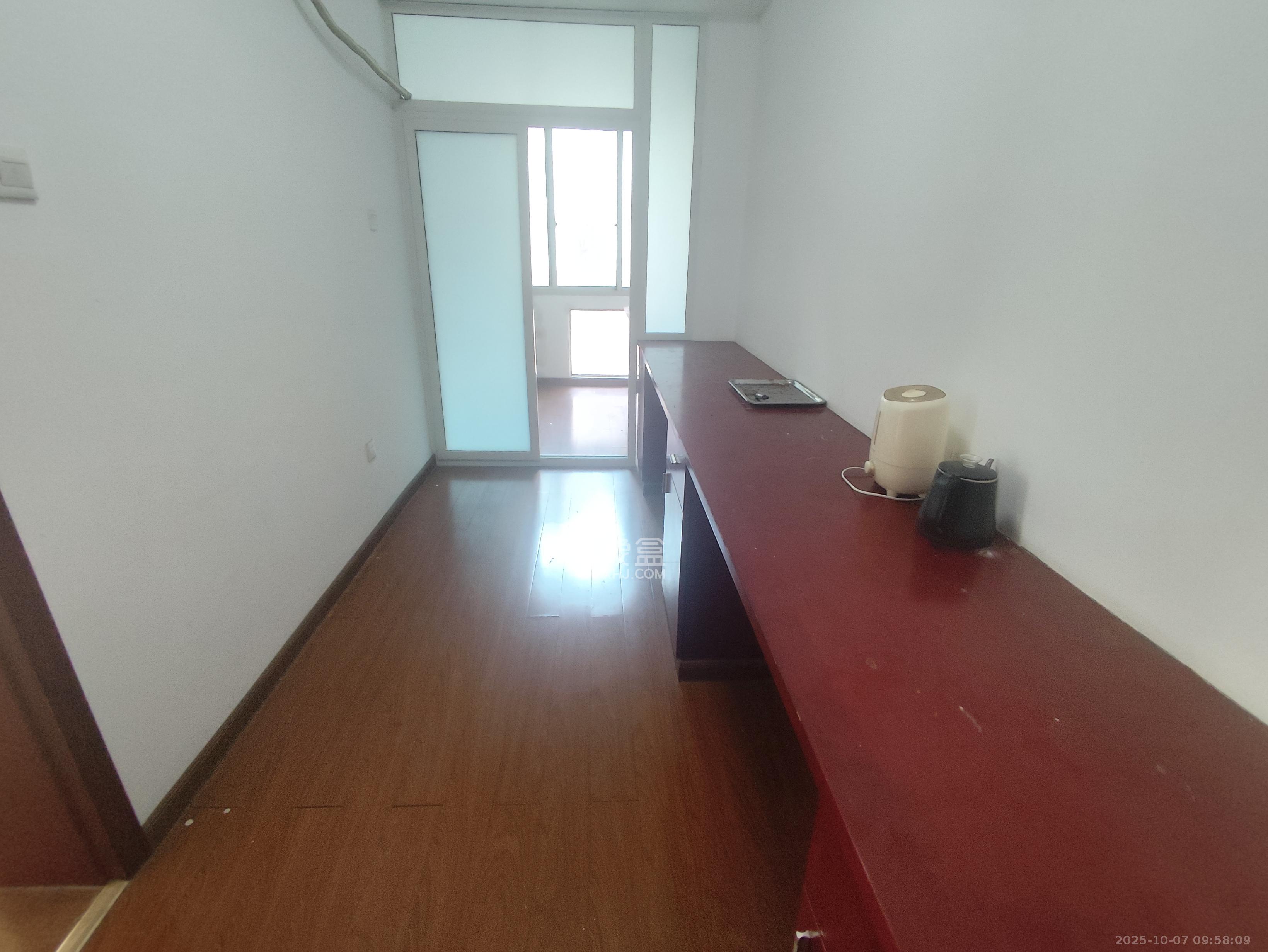 湖南财富中心  3室2厅2卫    4500.0元/月 湖南财富中心  3室2厅2卫    4500.0元/月室内图