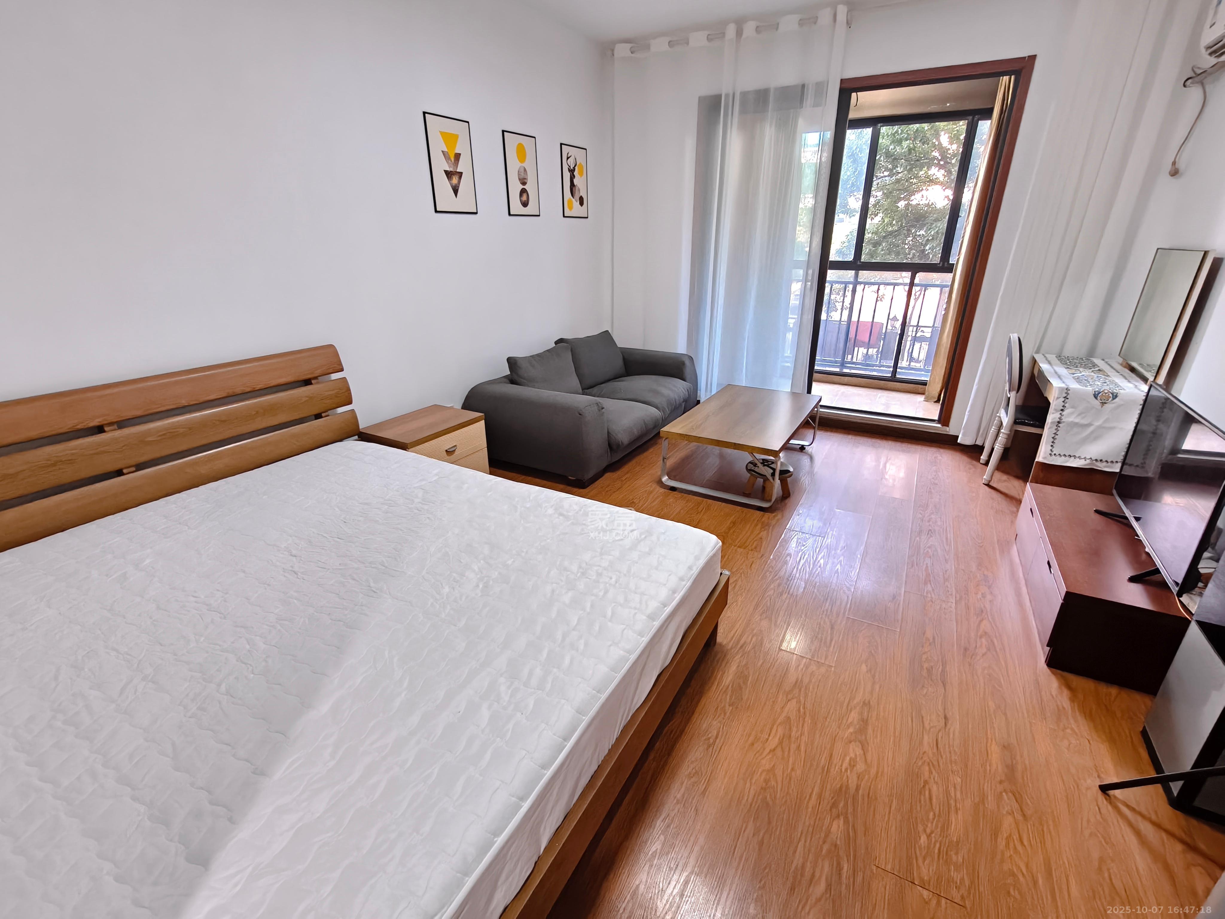 花漾年华(桂花园) 1室1厅1卫 1300.0元/月 花漾年华(桂花园) 1室1厅1卫 1300.0元/月室内图