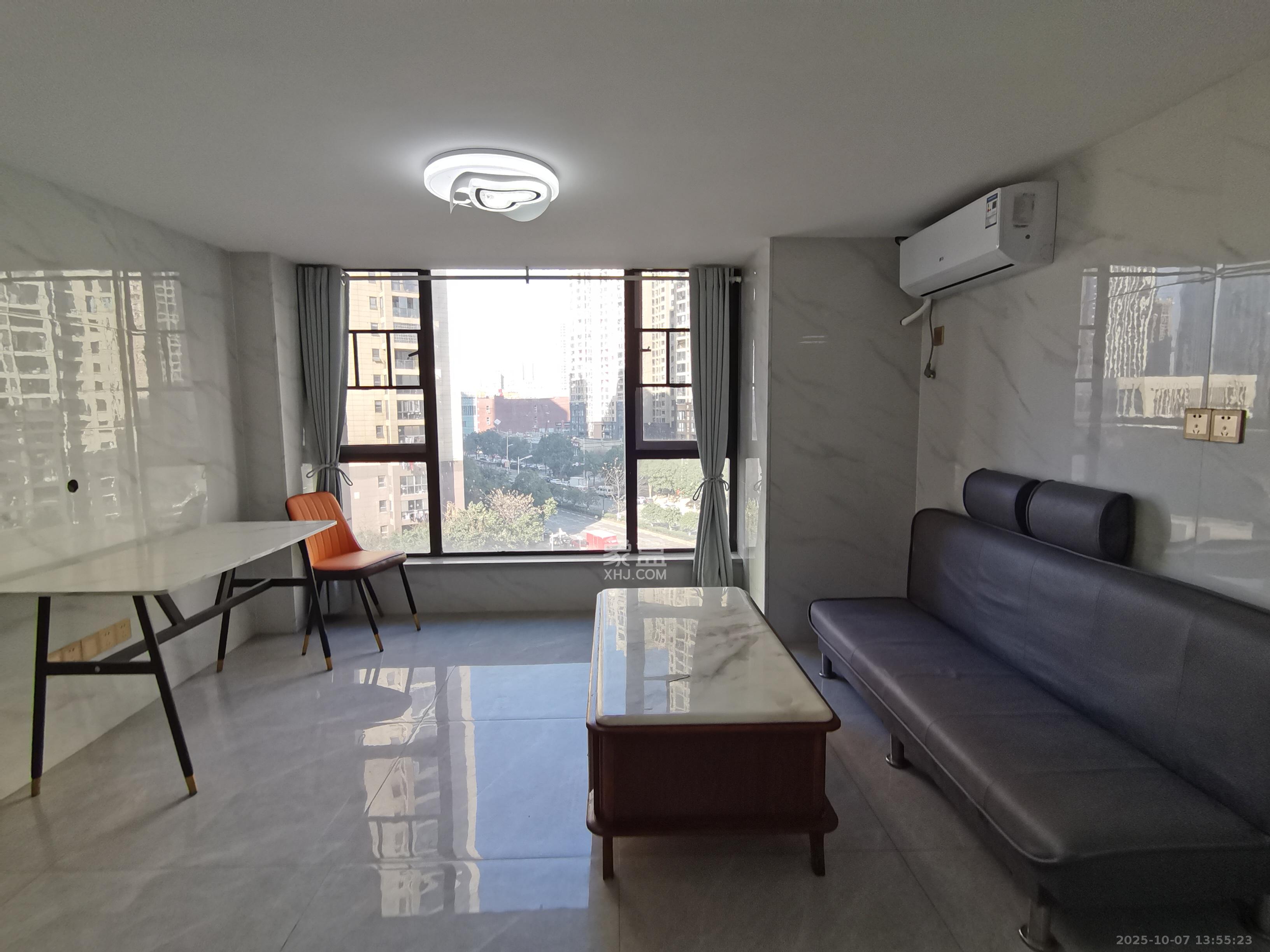 润和滨江府  2室1厅1卫    1700.0元/月 润和滨江府  2室1厅1卫    1700.0元/月