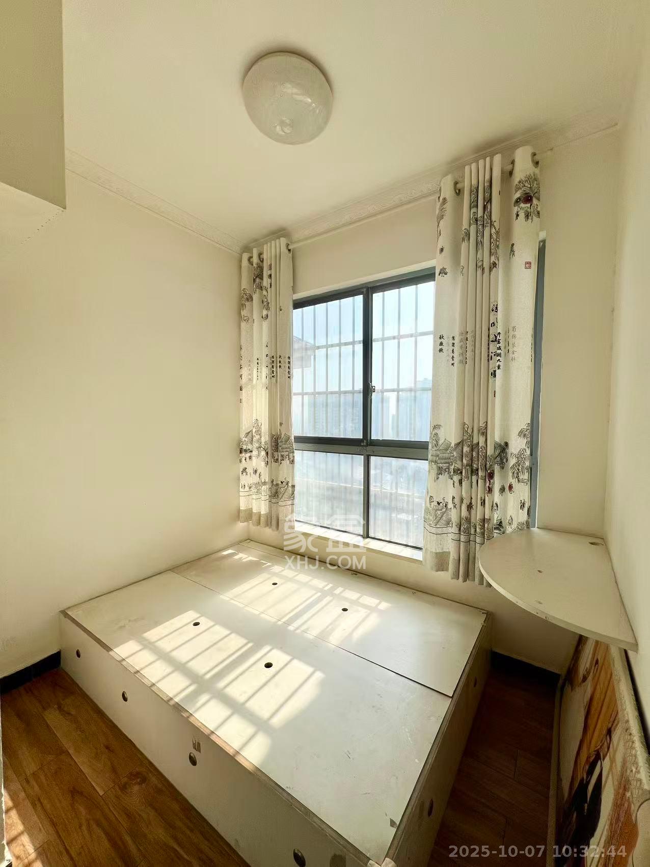 钱隆世家  3室2厅1卫    2300.0元/月室内图