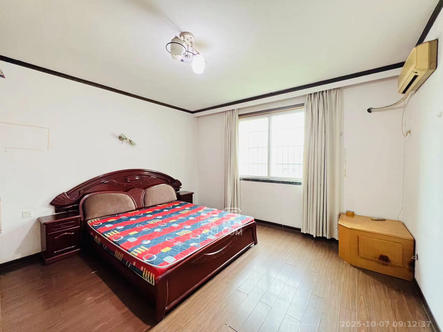 恩瑞麓山名园（龙王港小区）  3室2厅2卫    2600.0元/月室内图