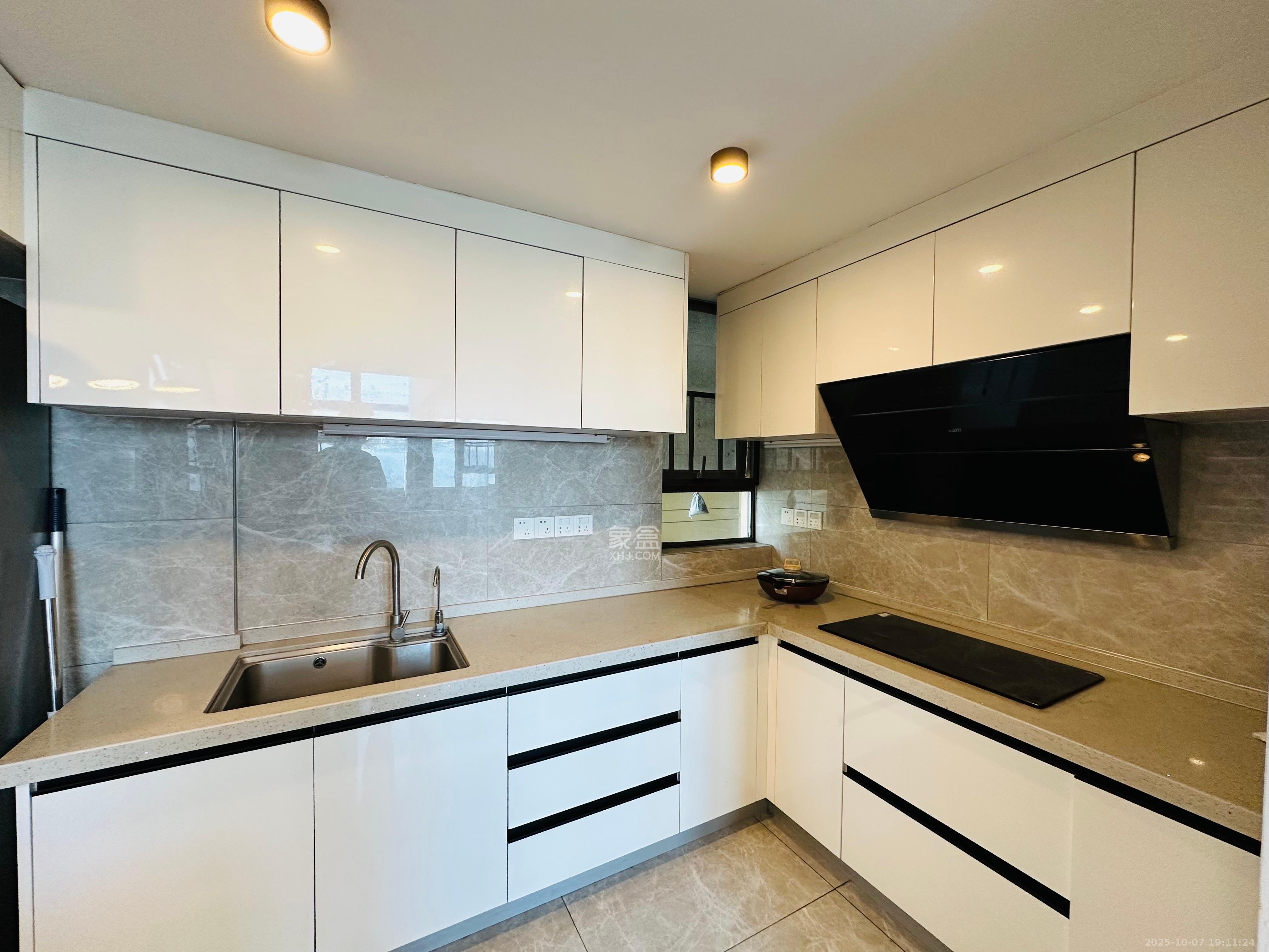 达美溪湖湾  2室2厅1卫    3500.0元/月室内图