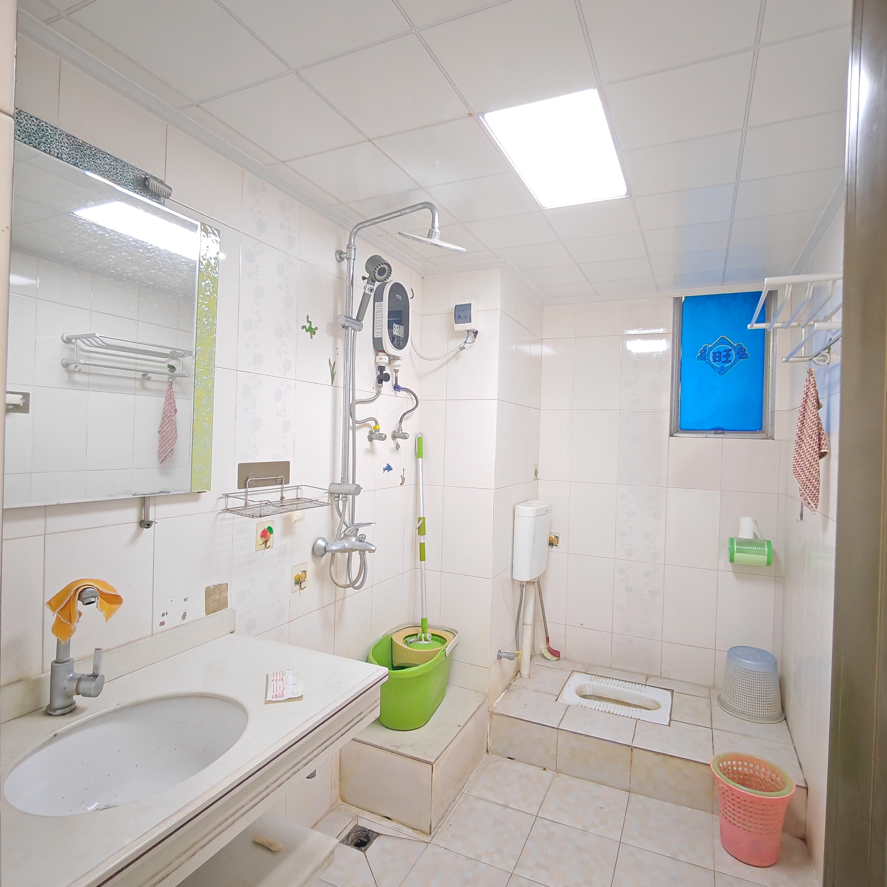 龙华商城  3室1厅1卫    102.0万客厅