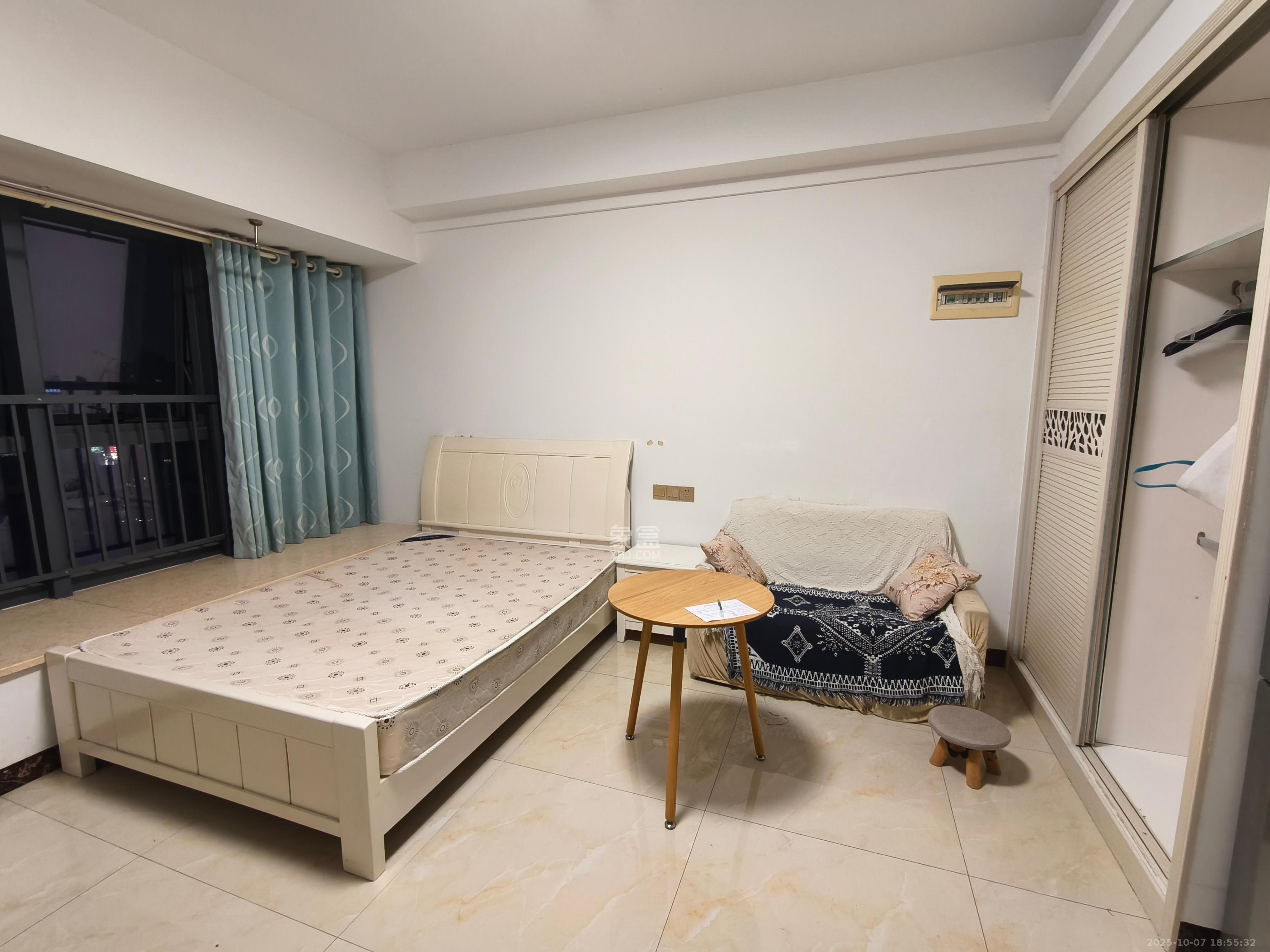 众东国际 1室1厅1卫 1600.0元/月 众东国际 1室1厅1卫 1600.0元/月室内图