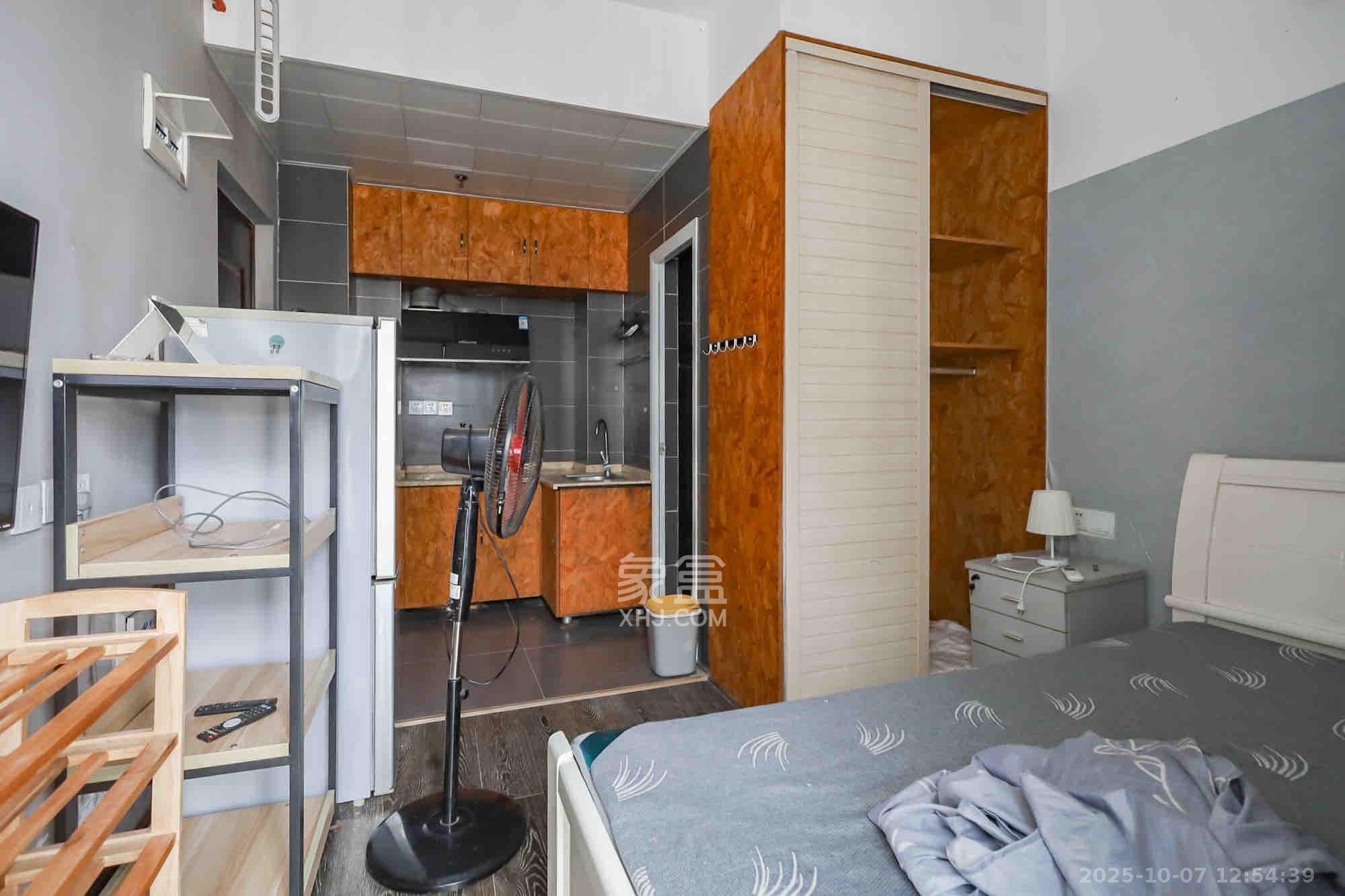 绿地中央广场  1室1厅1卫    1200.0元/月 绿地中央广场  1室1厅1卫    1200.0元/月室内图