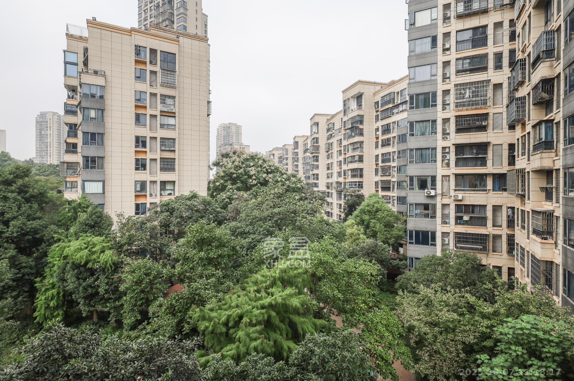 保利麓谷林语A区 4室2厅2卫 108.8万 保利麓谷林语A区 4室2厅2卫 108.8万阳台