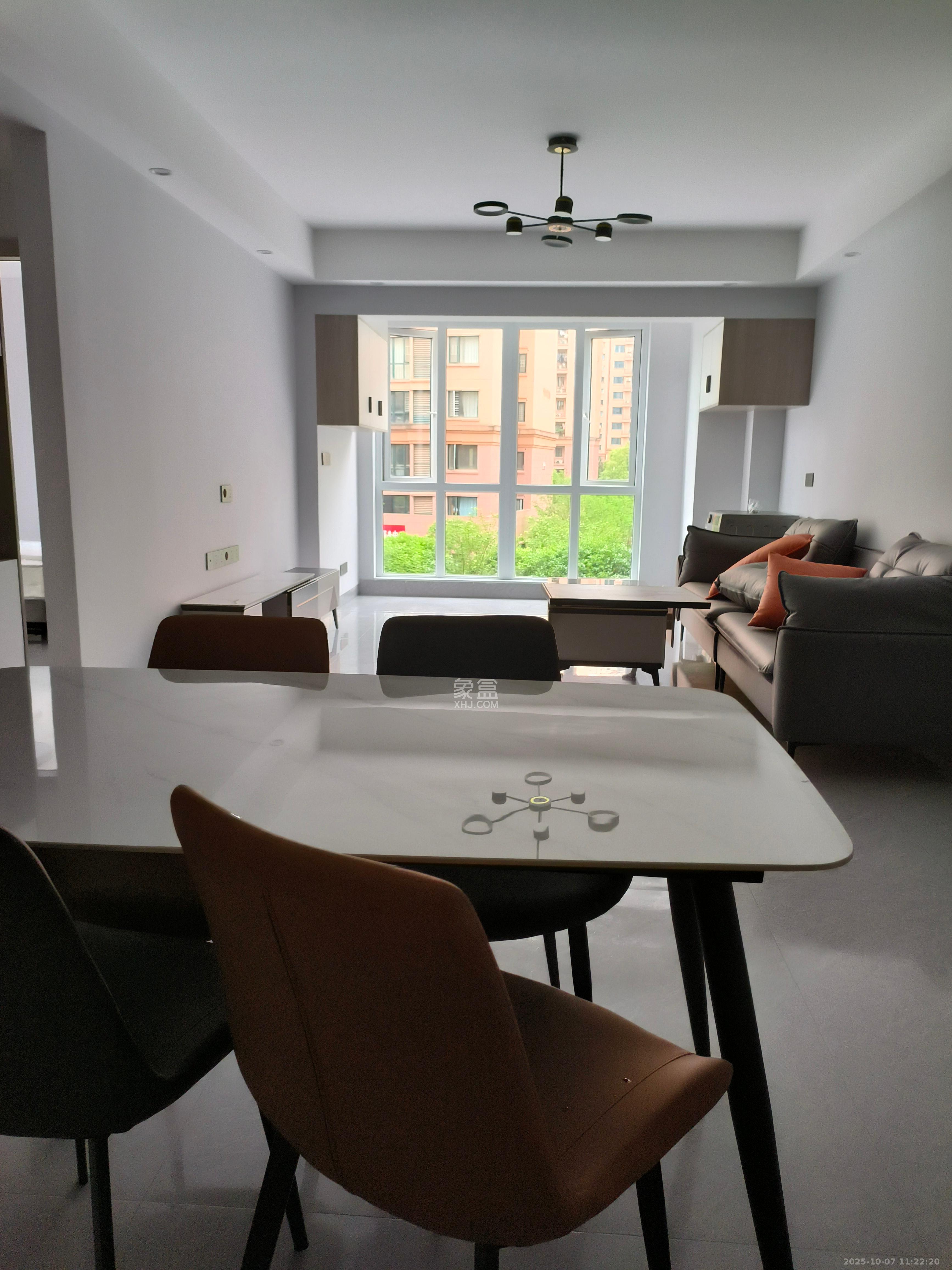 丽发新城  1室0厅0卫    2000.0元/月 丽发新城  1室0厅0卫    2000.0元/月室内图1