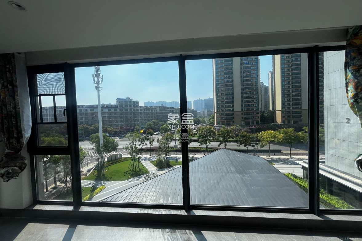 万科松湖天地  4室2厅2卫    6000.0元/月 万科松湖天地  4室2厅2卫    6000.0元/月室内图1