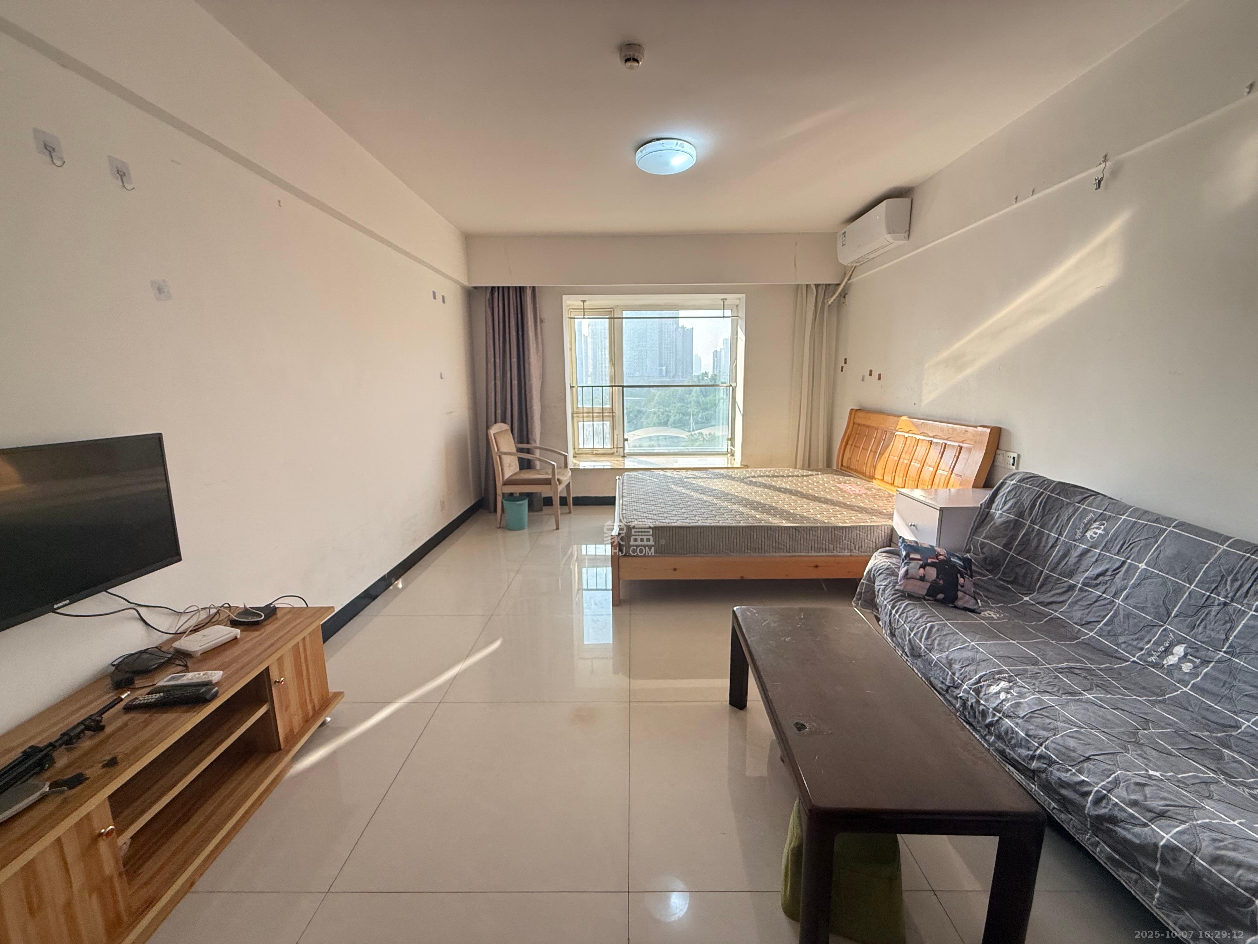 三重星都心  1室1厅1卫    1600.0元/月