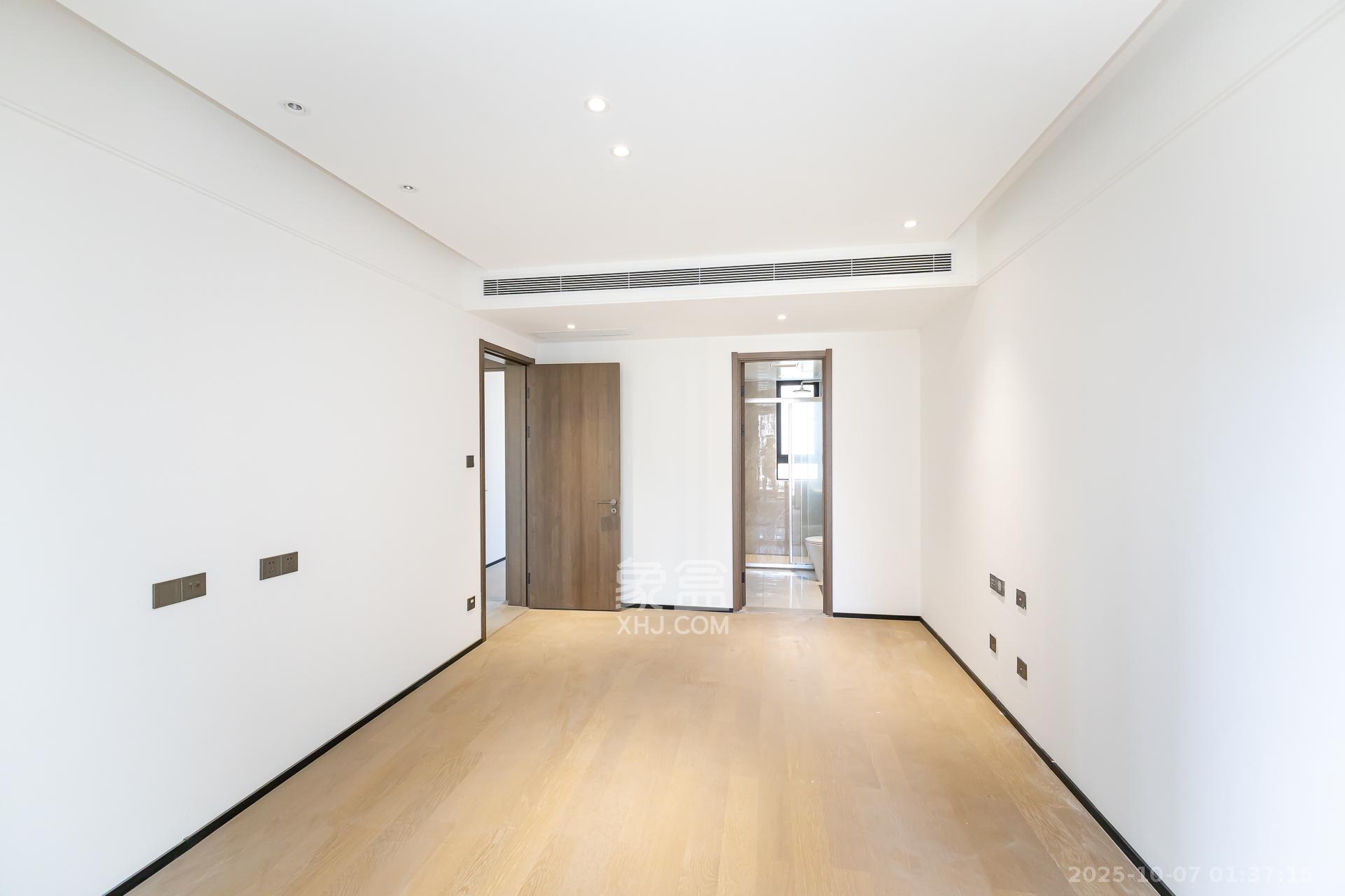 万科滨河道  4室2厅2卫    160.0万卧室