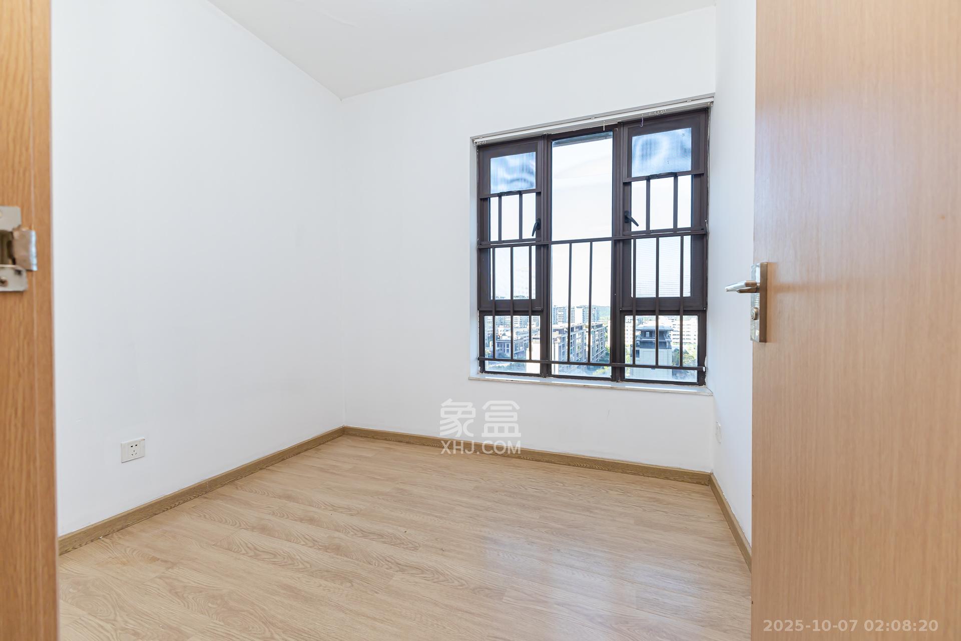 时代倾城二期  4室2厅2卫    83.8万卧室