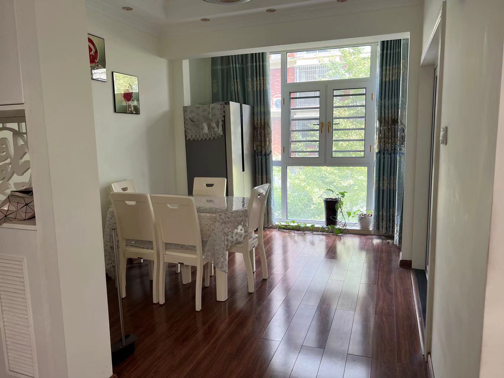 娄底一中教师新村  4室2厅2卫    1350.0元/月室内图