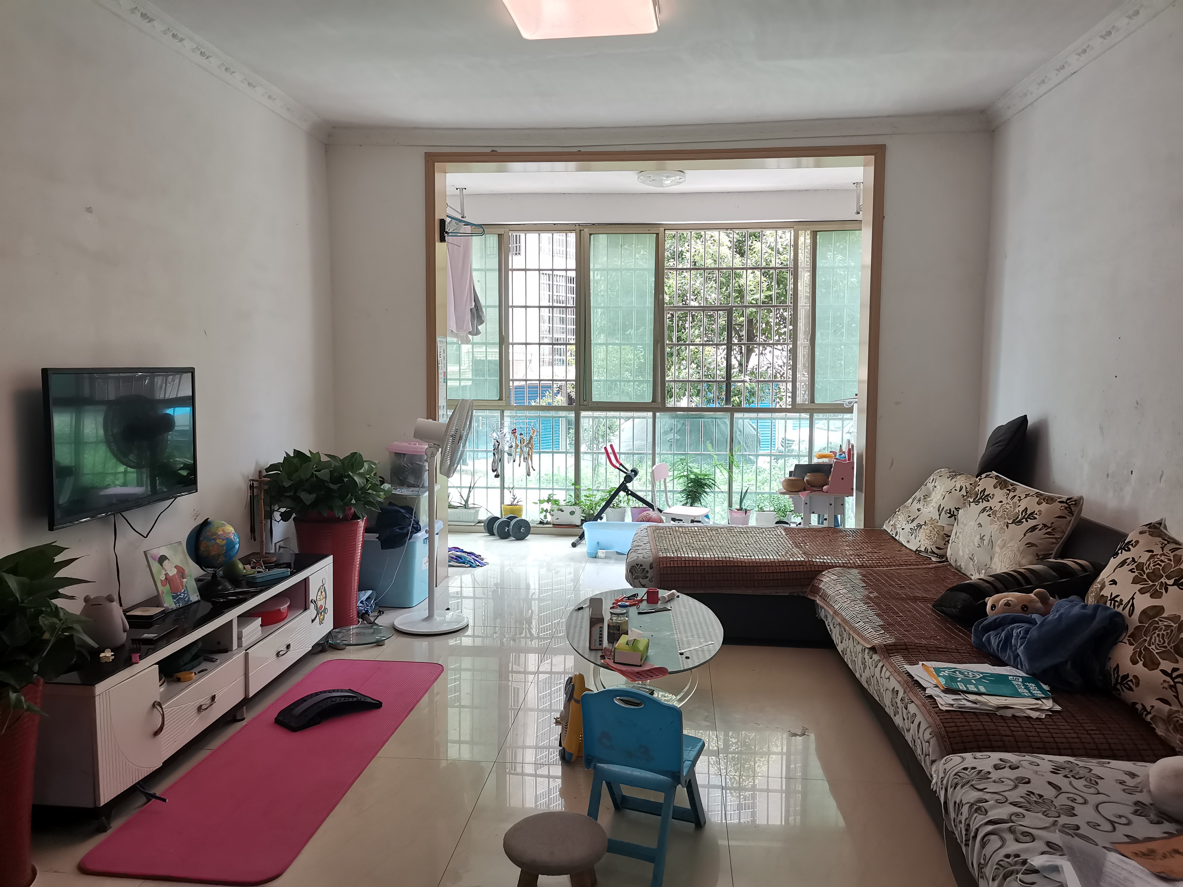 市人大政协机关大院住宅区(老市委) 4室2厅1卫 1250.0元/月 市人大政协机关大院住宅区(老市委) 4室2厅1卫 1250.0元/月室内图