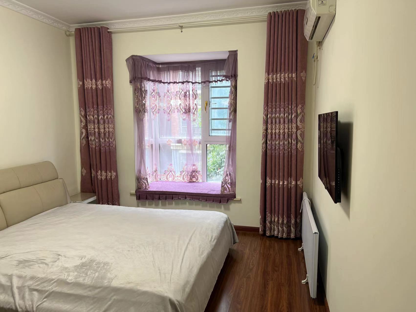 娄底一中教师新村  4室2厅2卫    1350.0元/月室内图