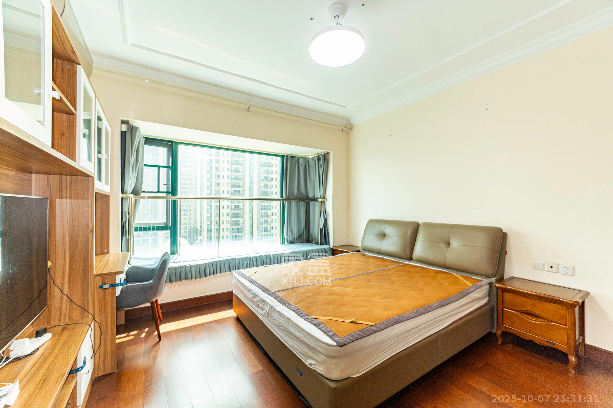 恒大翡翠华庭 3室2厅2卫 95.8万 恒大翡翠华庭 3室2厅2卫 95.8万卧室