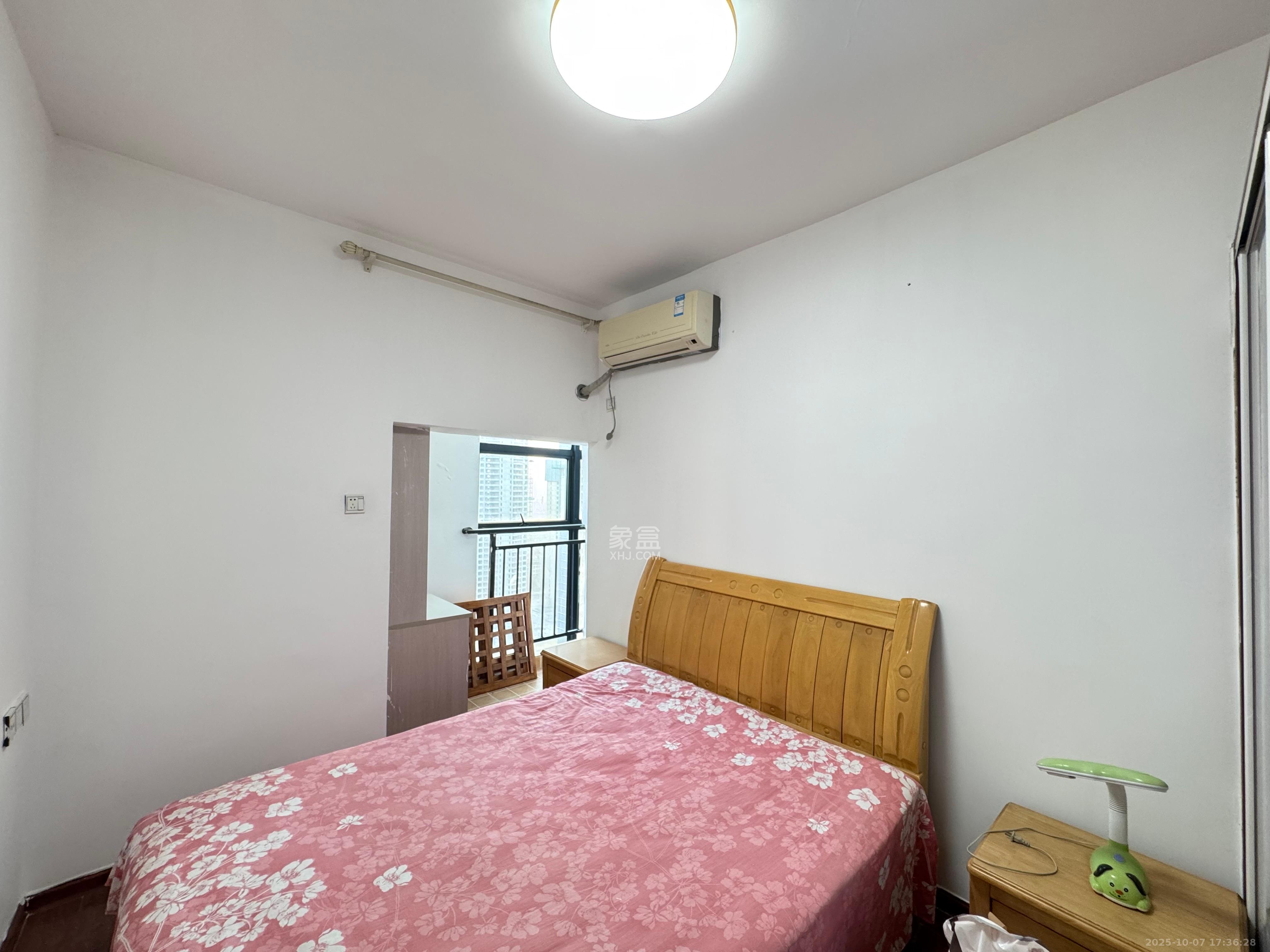 山水华景  2室2厅1卫    1600.0元/月室内图