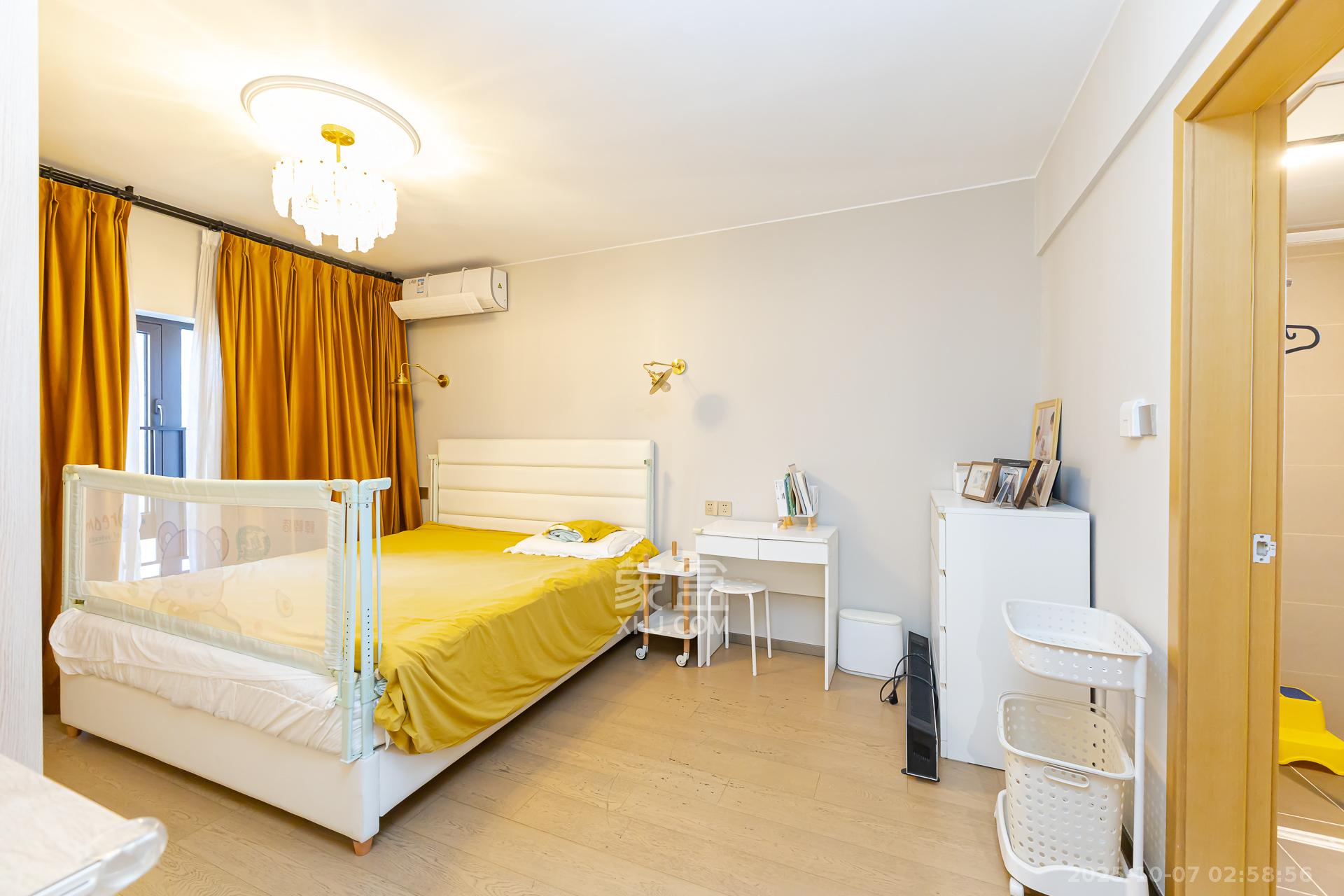 时代倾城四期 4室2厅2卫 93.8万 时代倾城四期 4室2厅2卫 93.8万卧室