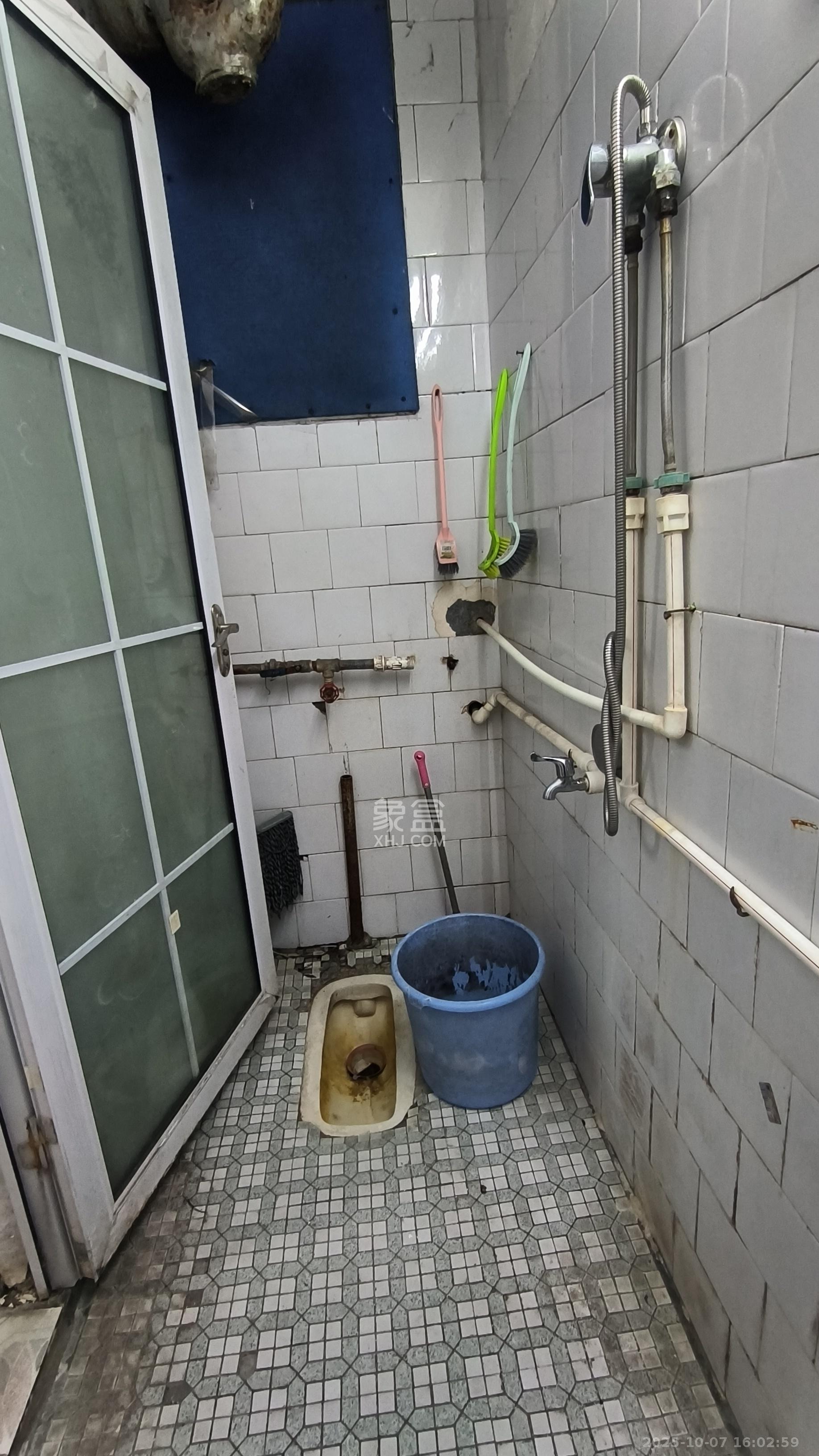 红旗区机械研究所宿舍  4室1厅1卫    1600.0元/月室内图