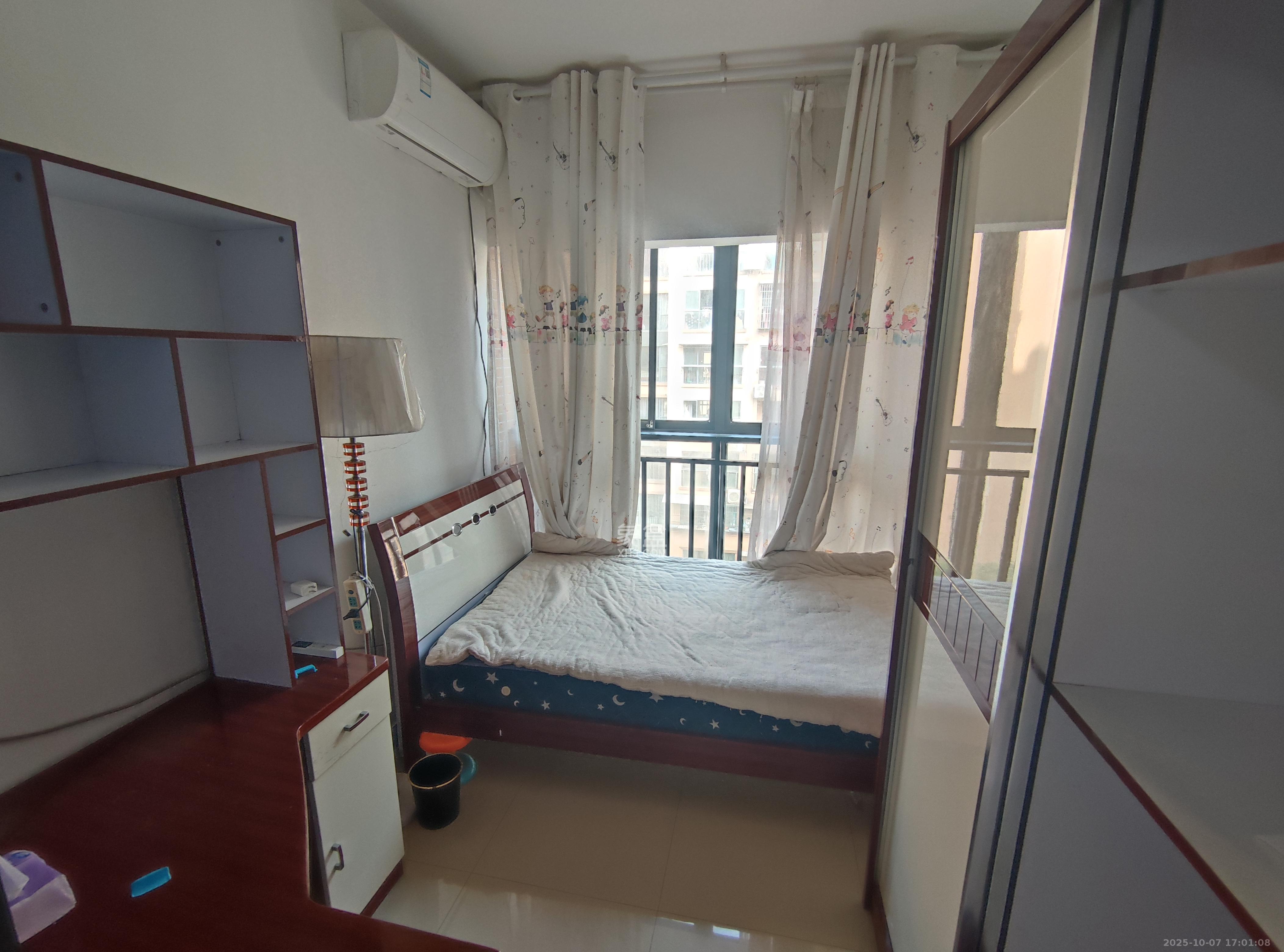 中城丽景香山园 3室2厅1卫 2600.0元/月 中城丽景香山园 3室2厅1卫 2600.0元/月室内图