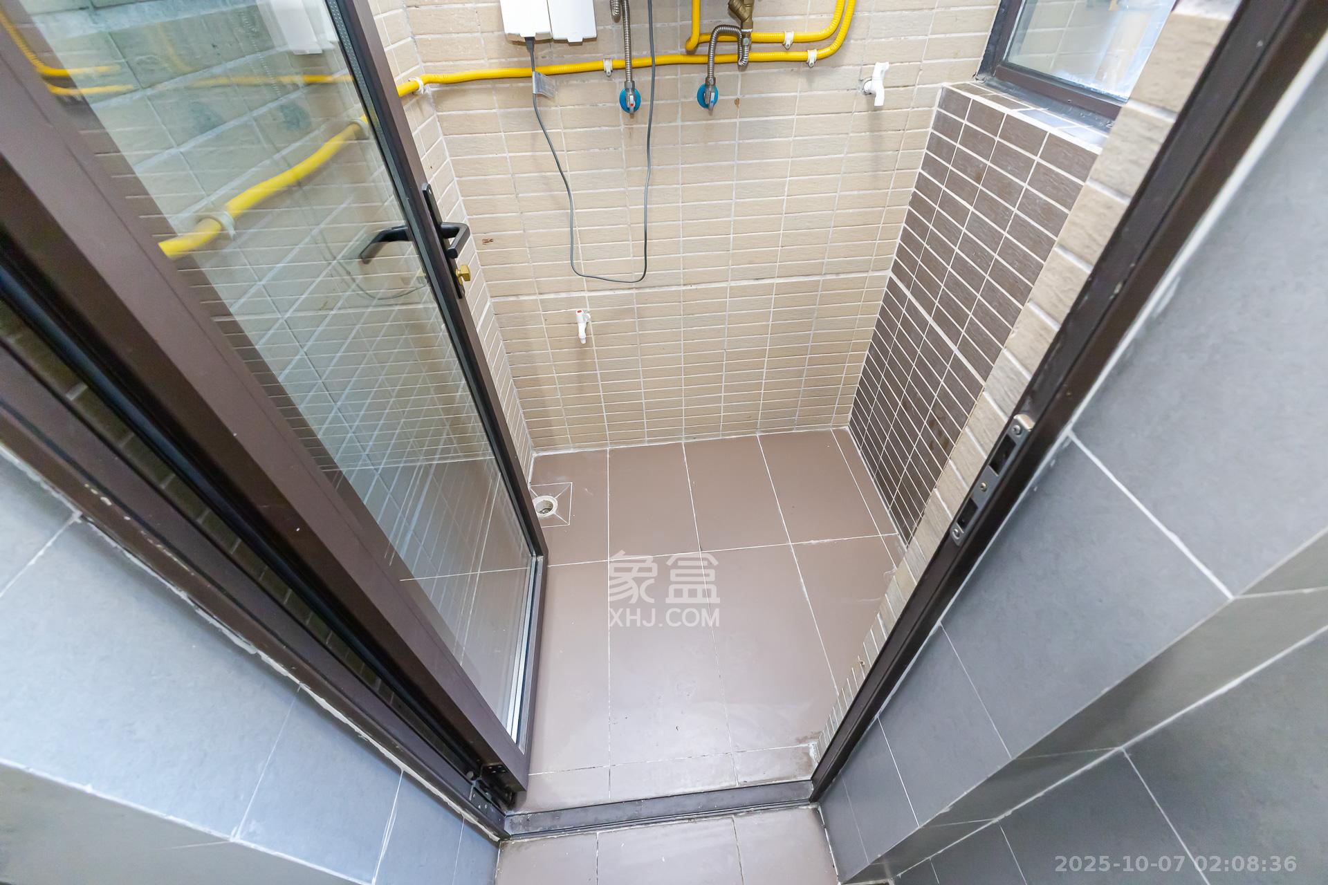 时代倾城二期  4室2厅2卫    83.8万阳台