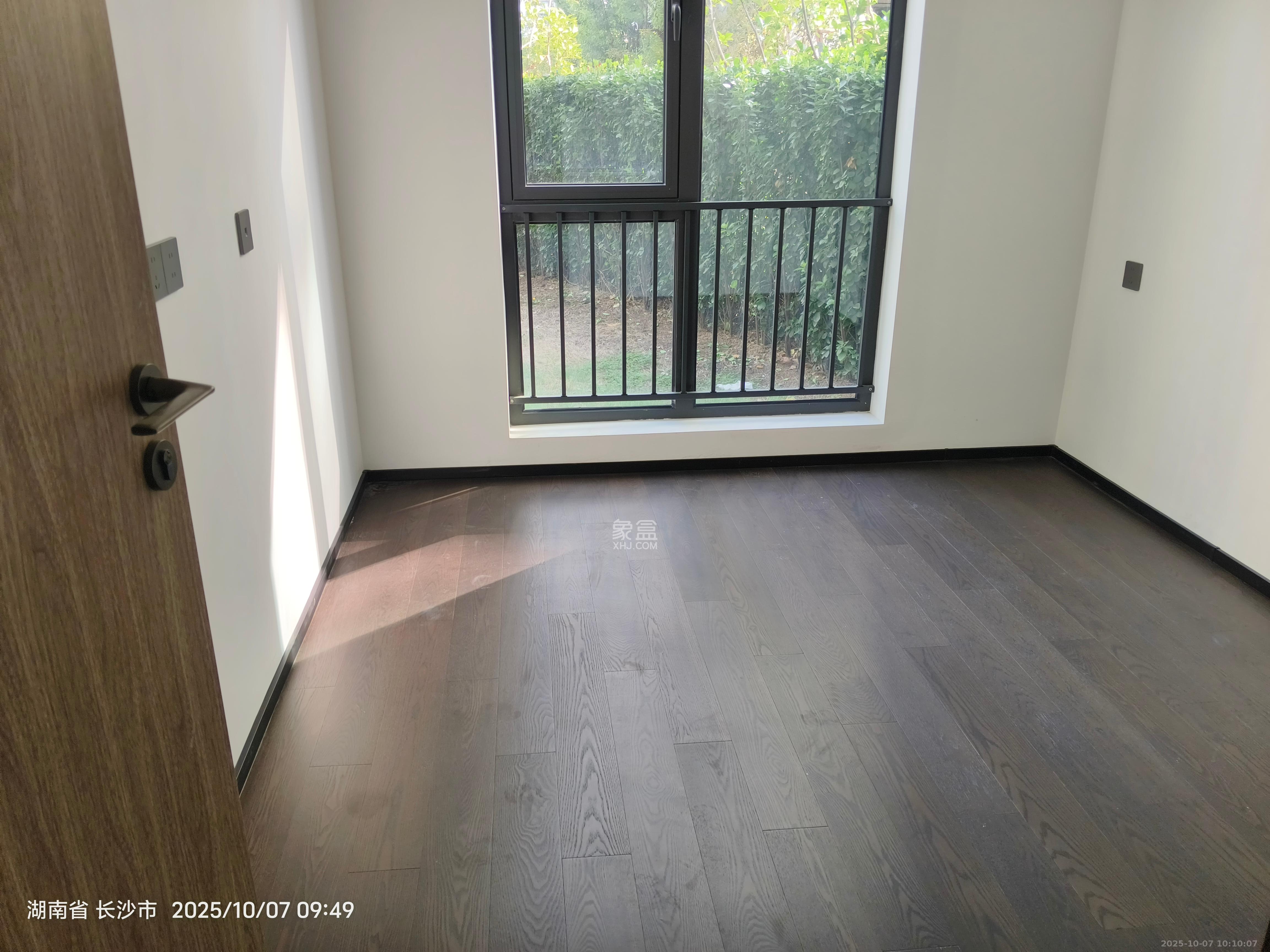 万科松湖天地  4室2厅2卫    4500.0元/月室内图