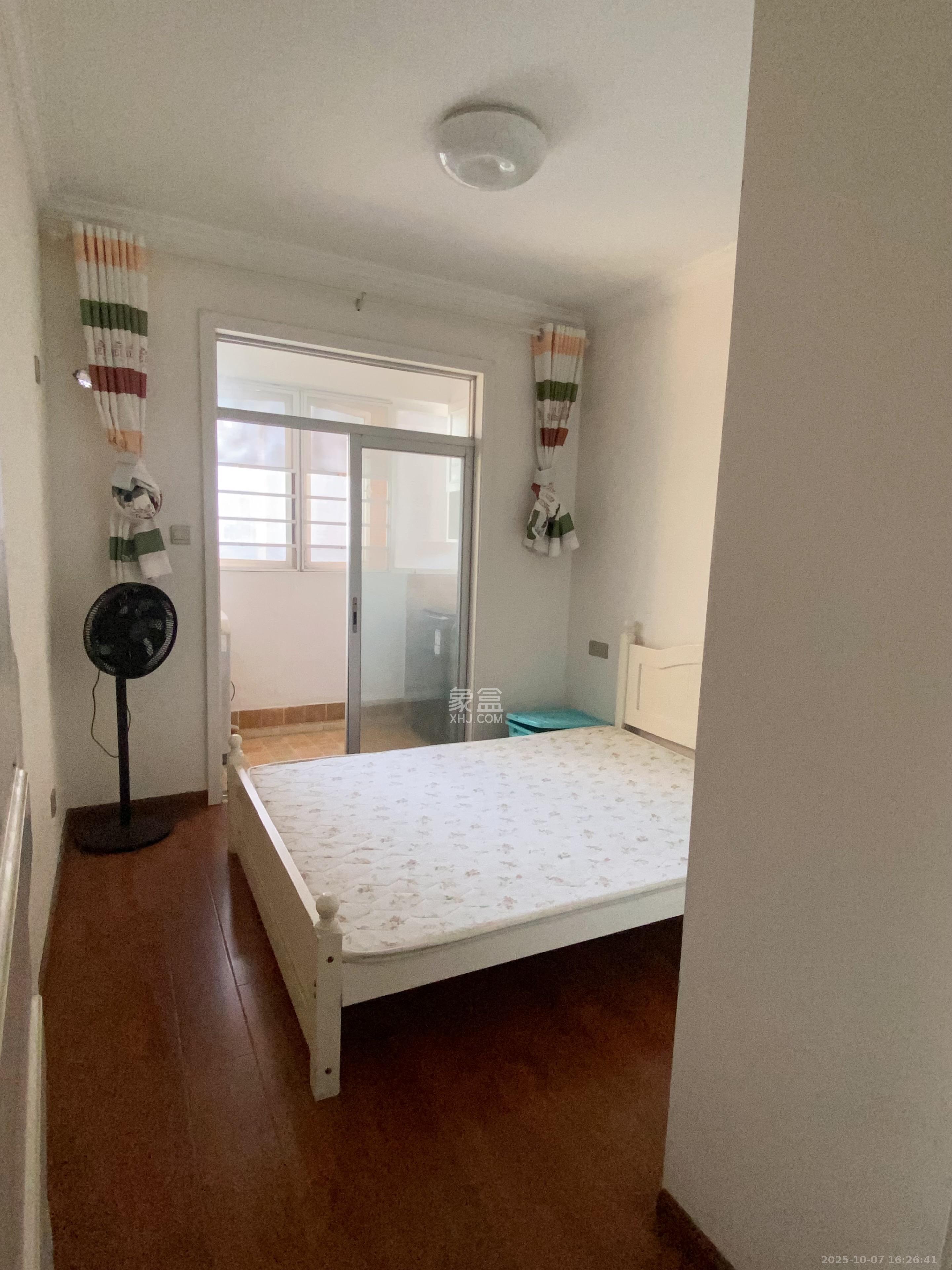 恒广国际景园一二区 3室0厅0卫 2300.0元/月 恒广国际景园一二区 3室0厅0卫 2300.0元/月室内图