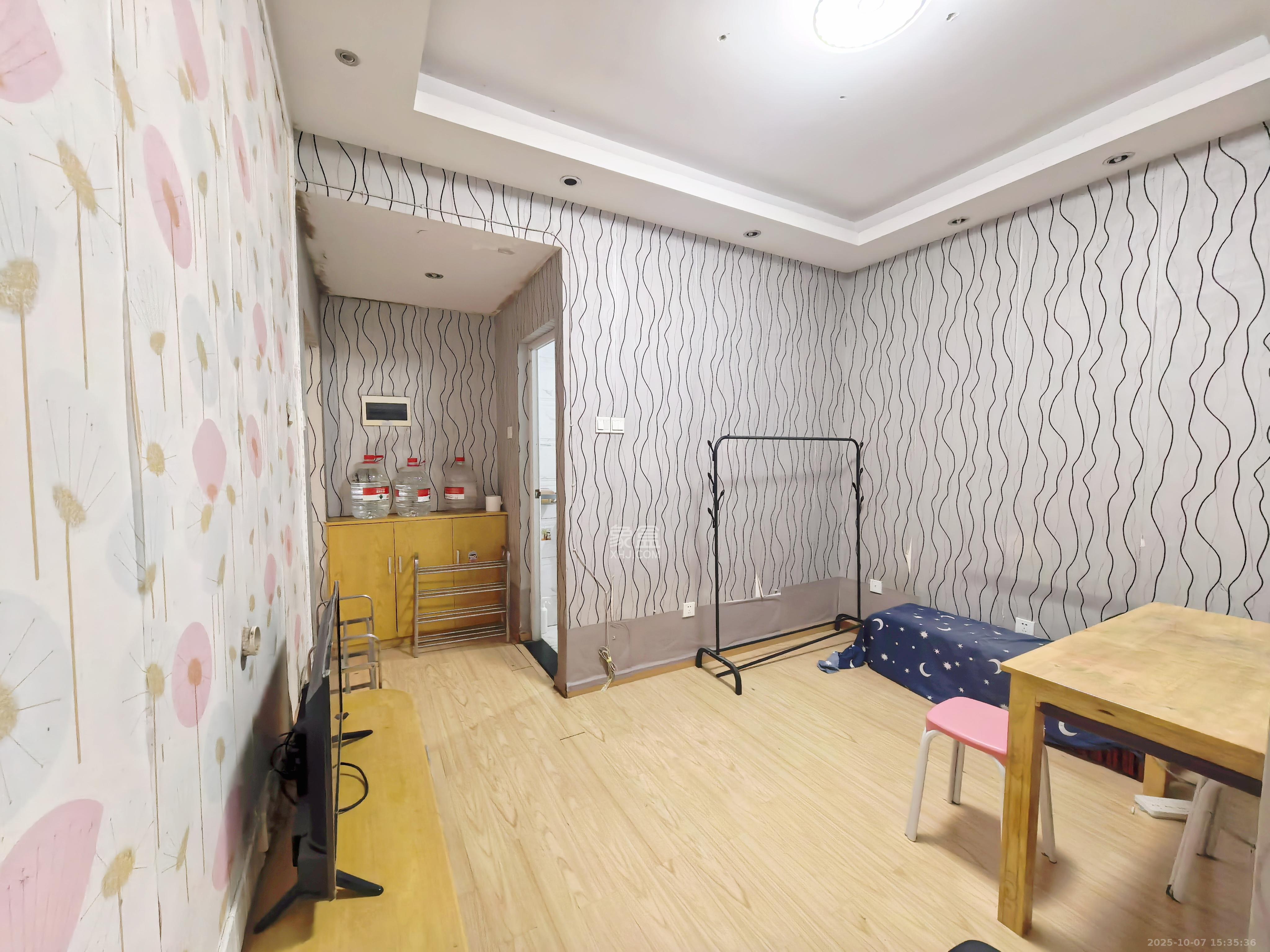 中城丽景香山园  1室1厅1卫    1450.0元/月 中城丽景香山园  1室1厅1卫    1450.0元/月室内图