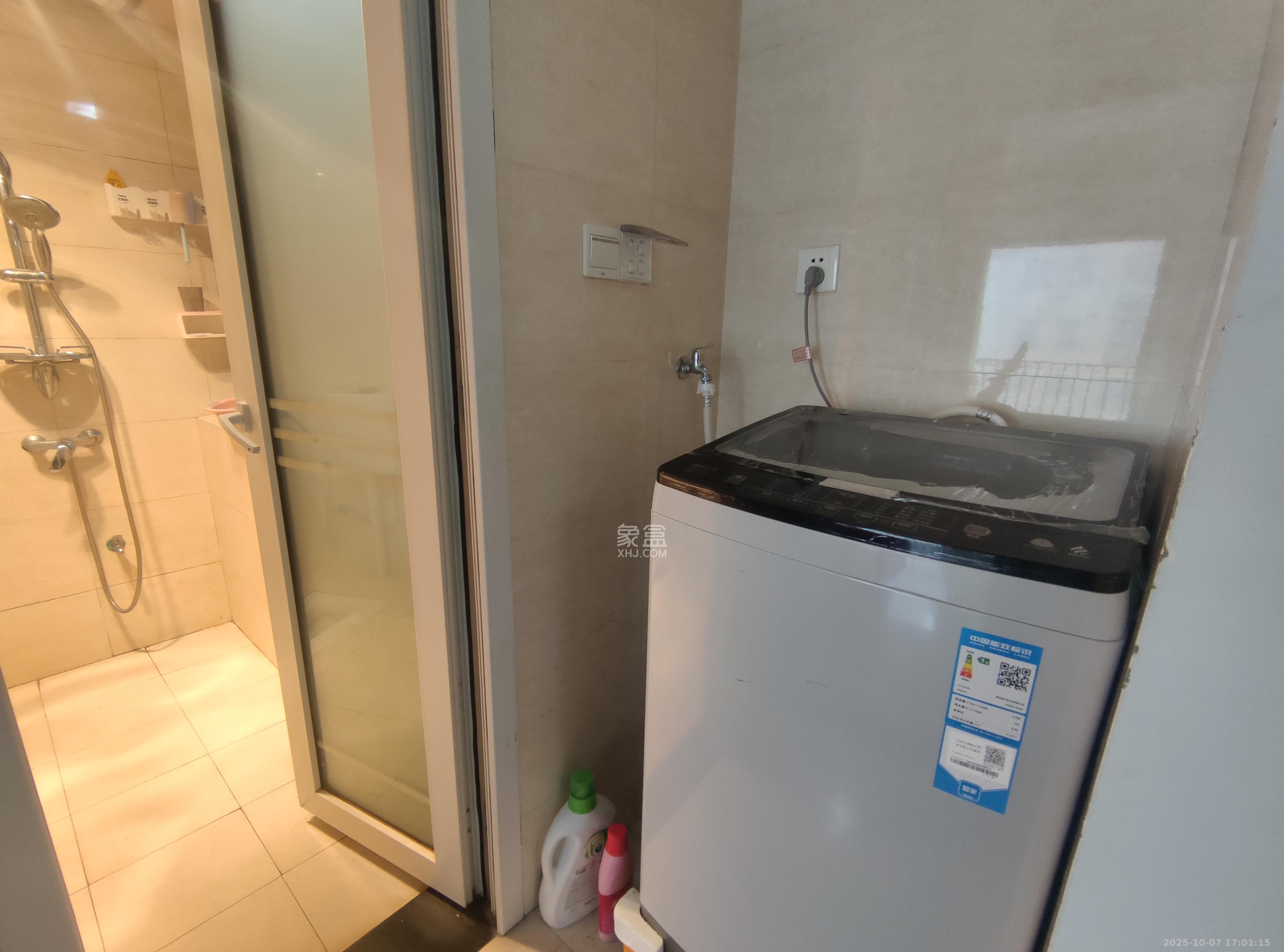 中城丽景香山园 3室2厅1卫 2600.0元/月 中城丽景香山园 3室2厅1卫 2600.0元/月室内图