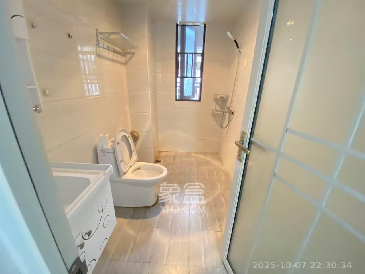 卓越浅水湾  3室1厅2卫    2300.0元/月 卓越浅水湾  3室1厅2卫    2300.0元/月室内图