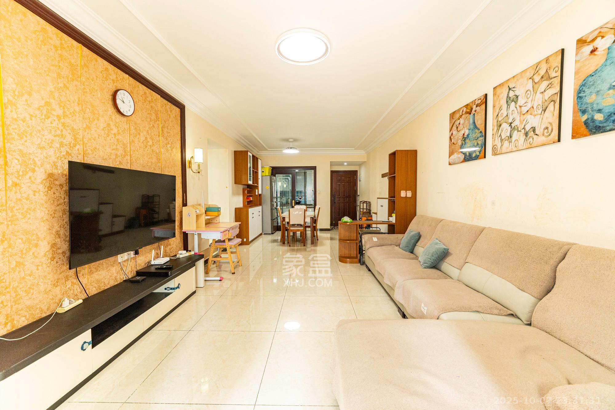 恒大翡翠华庭 3室2厅2卫 95.8万 恒大翡翠华庭 3室2厅2卫 95.8万客厅