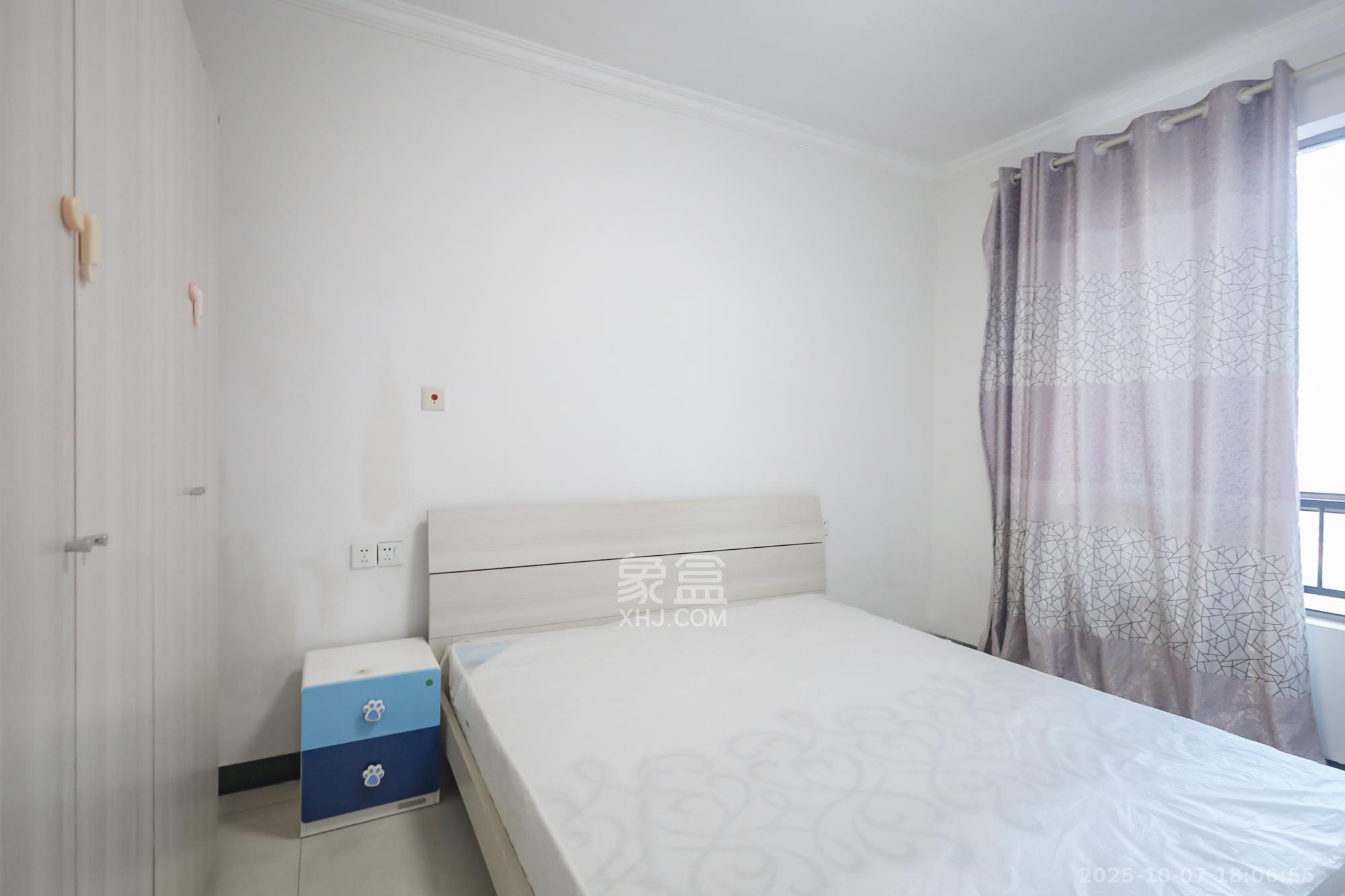 世茂铂翠湾二期  3室2厅1卫    126.0万卧室